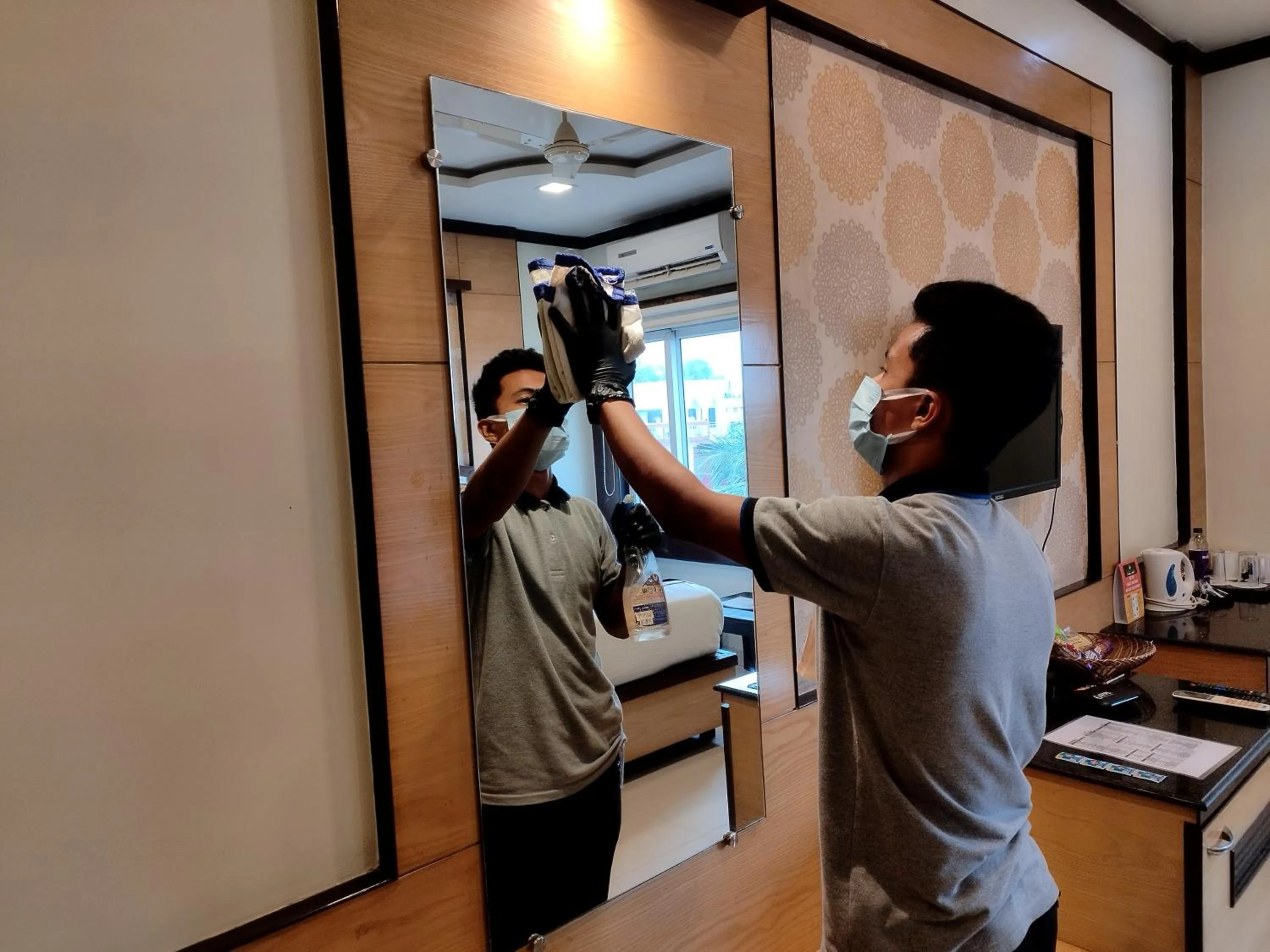 room service in Hotel Sonar Tori