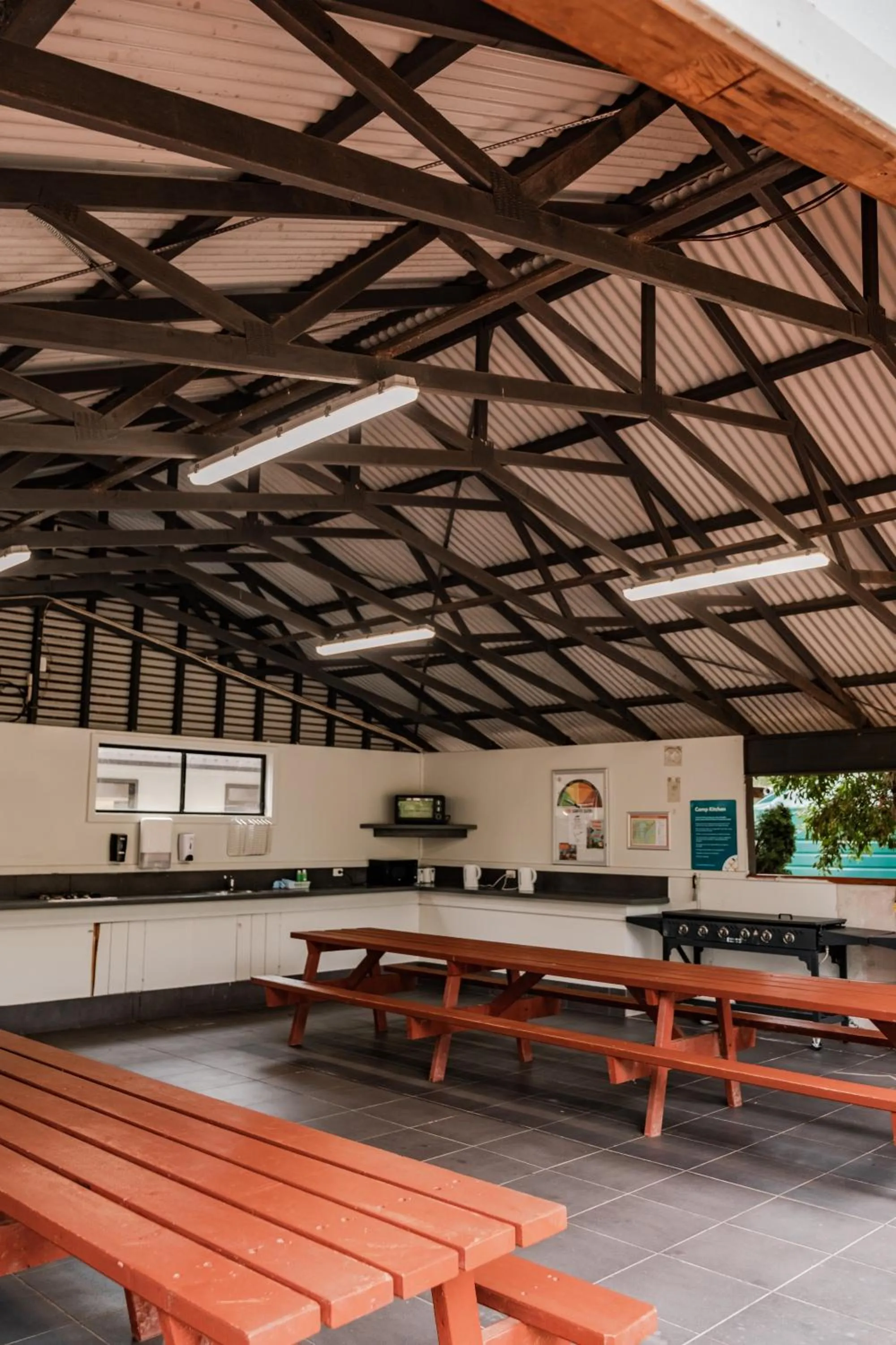 Communal kitchen in BIG4 Breeze Holiday Parks - Eildon