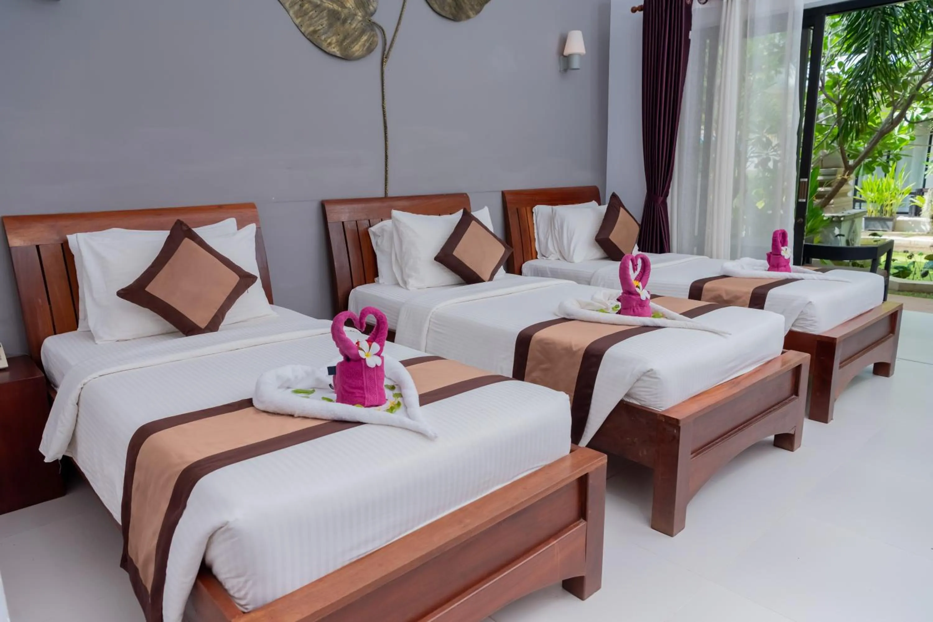 Balcony/Terrace, Bed in New Riverside Hotel