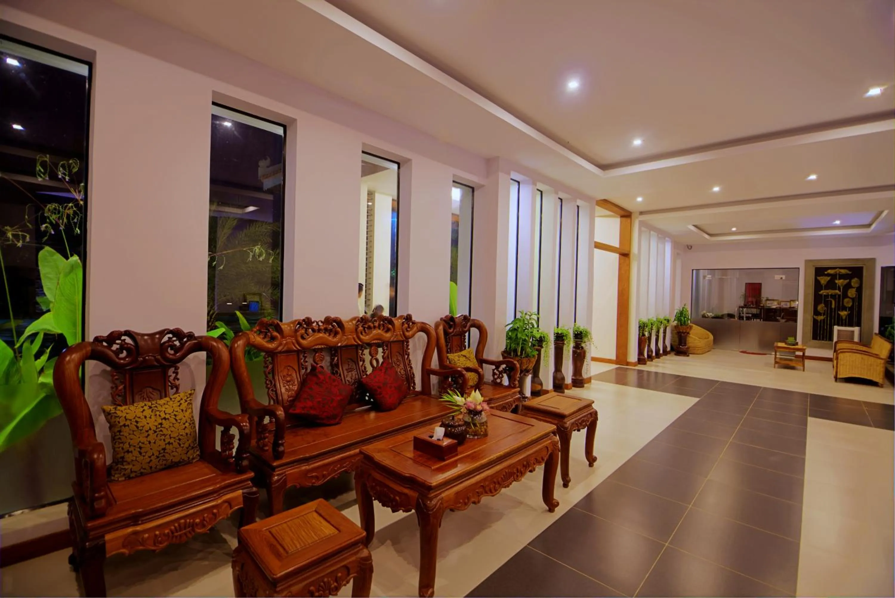 Communal lounge/ TV room in New Riverside Hotel