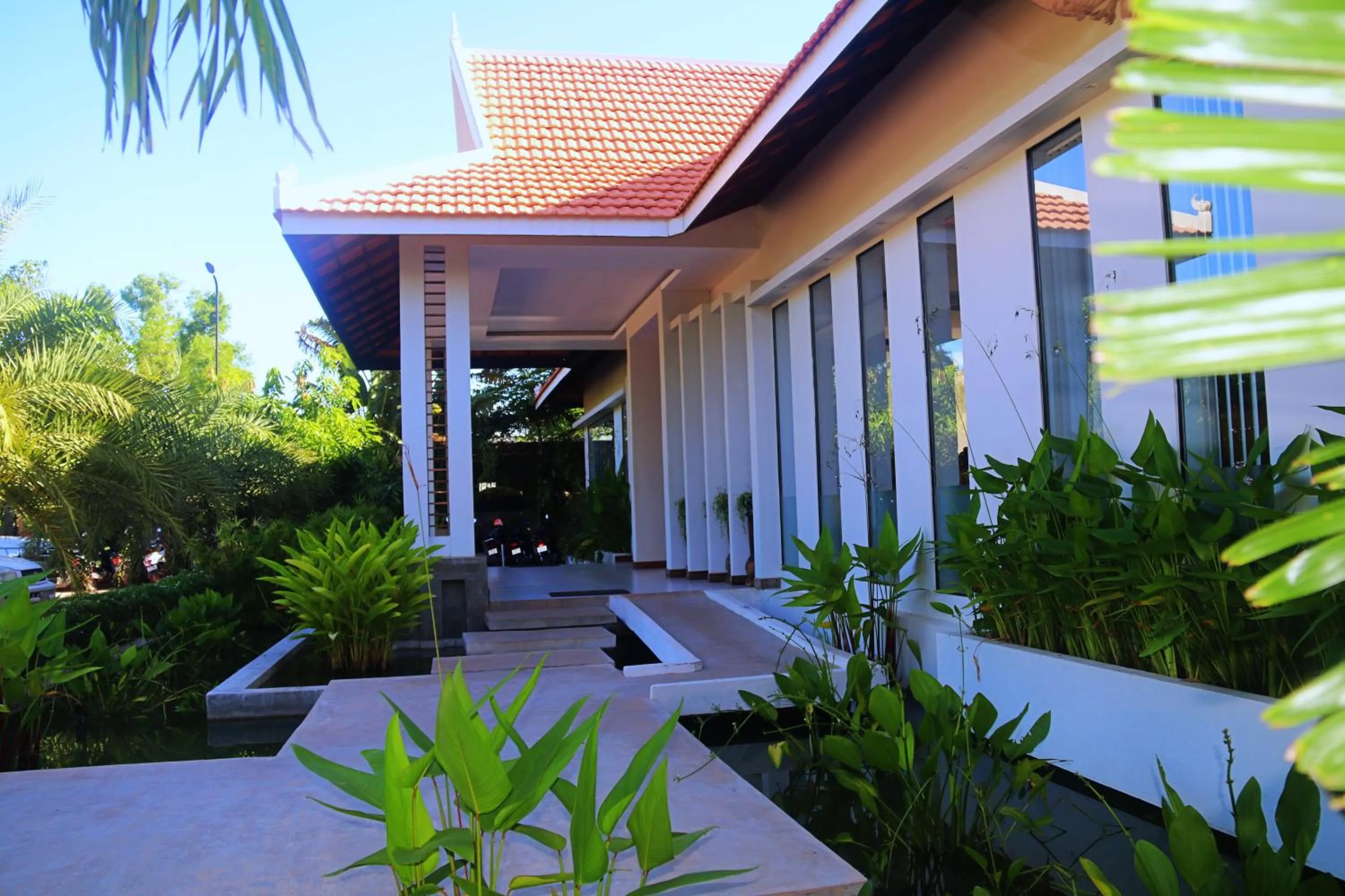 Facade/entrance in New Riverside Hotel