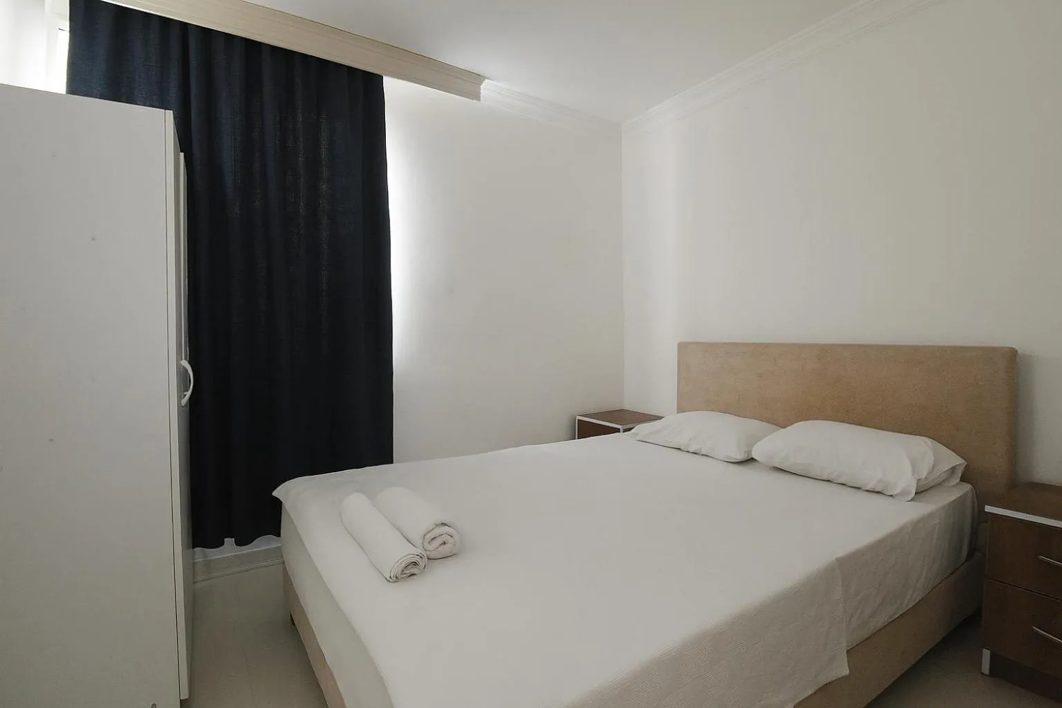 Bed in Hillside Apart House