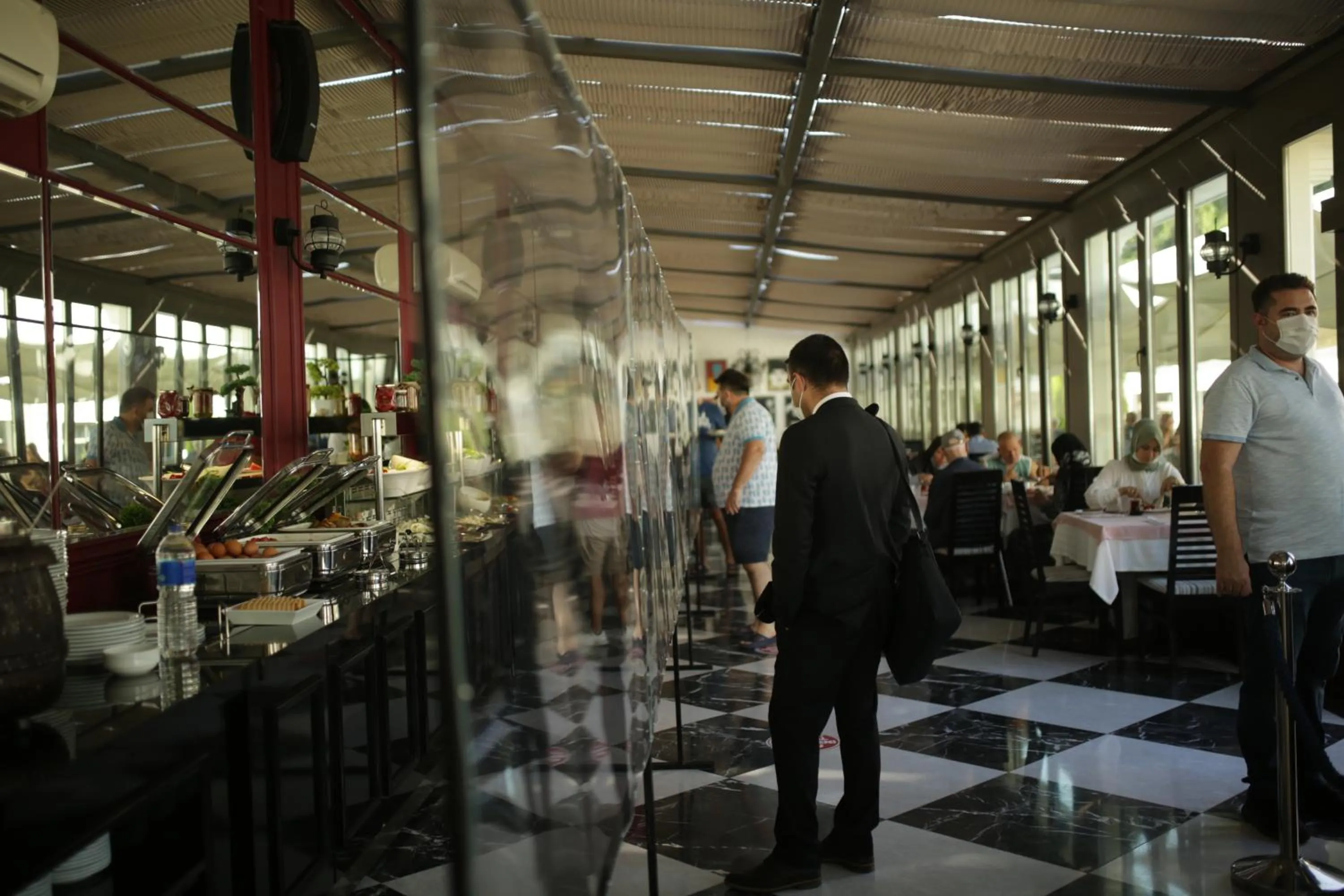 Restaurant/places to eat in Northdoor Hotel