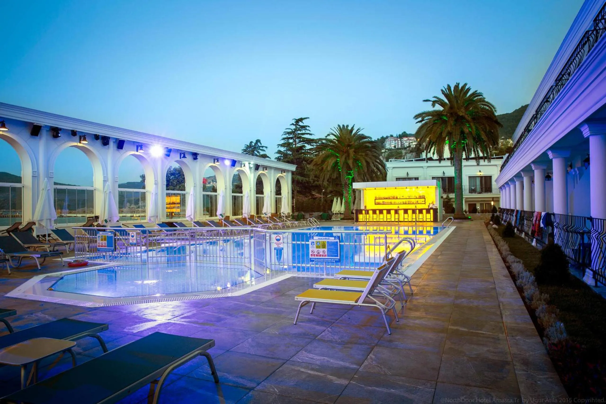 Swimming pool in Northdoor Hotel