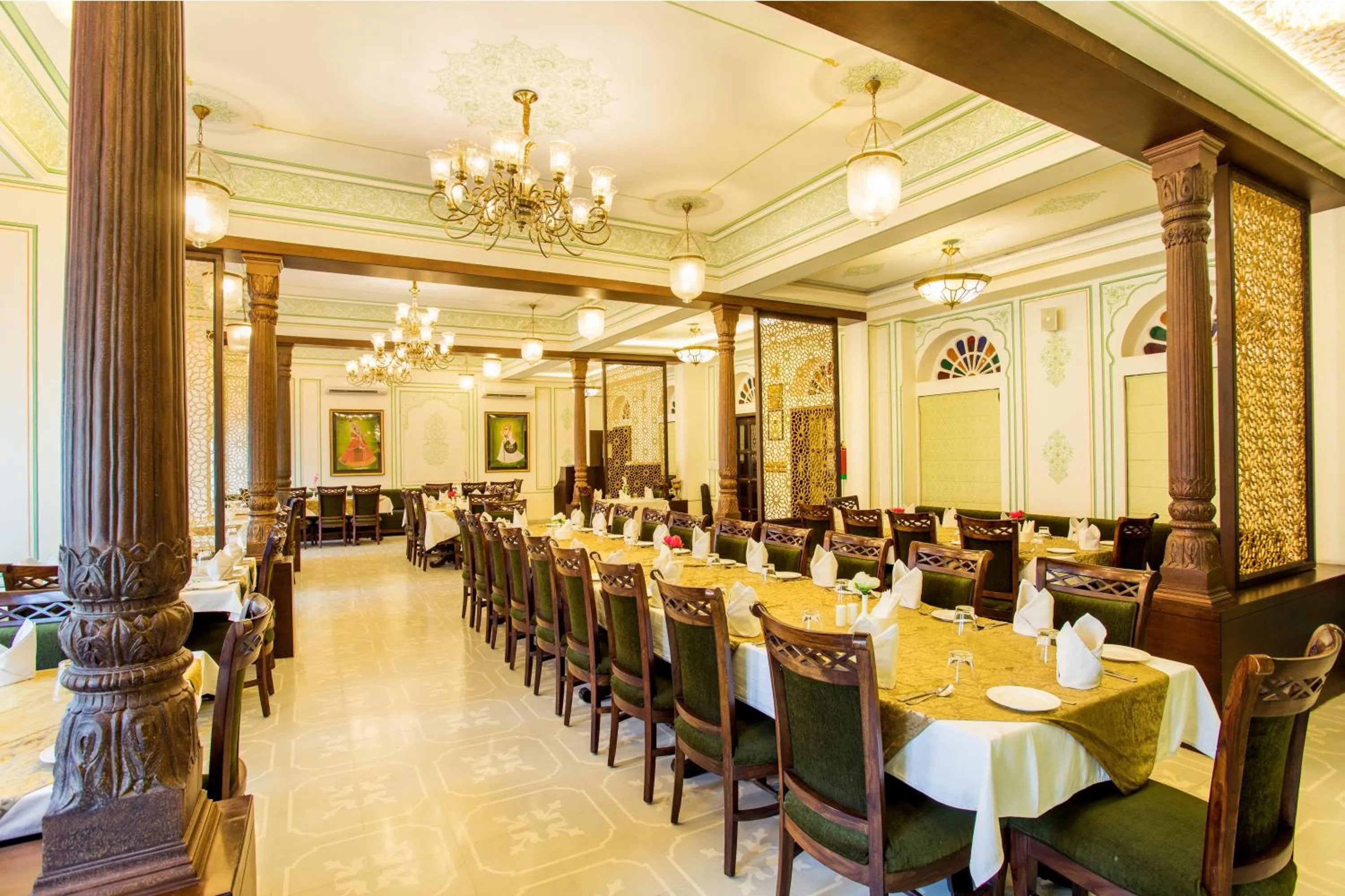 Restaurant/places to eat in Grand Uniara A Heritage Hotel