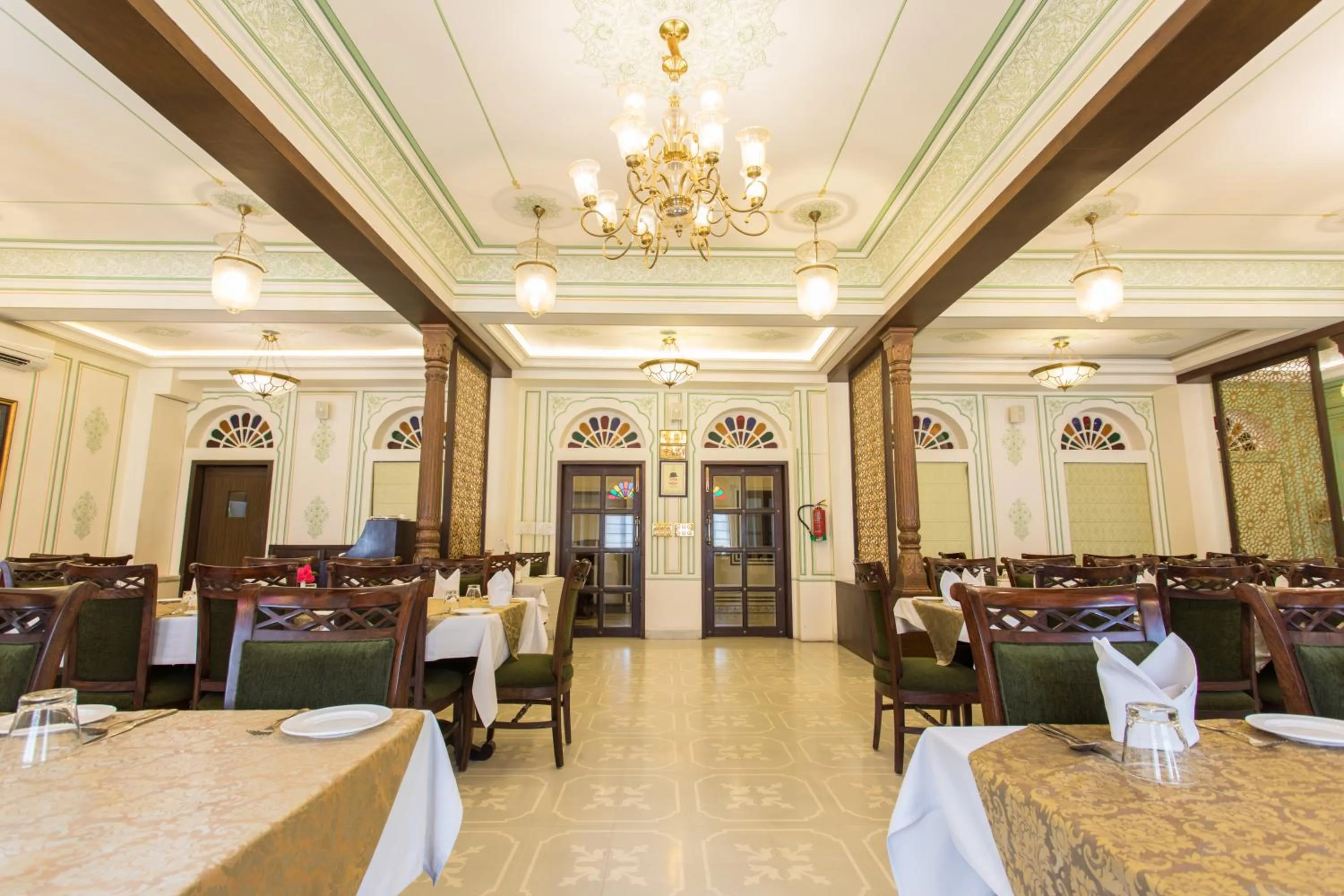 Restaurant/places to eat in Grand Uniara A Heritage Hotel
