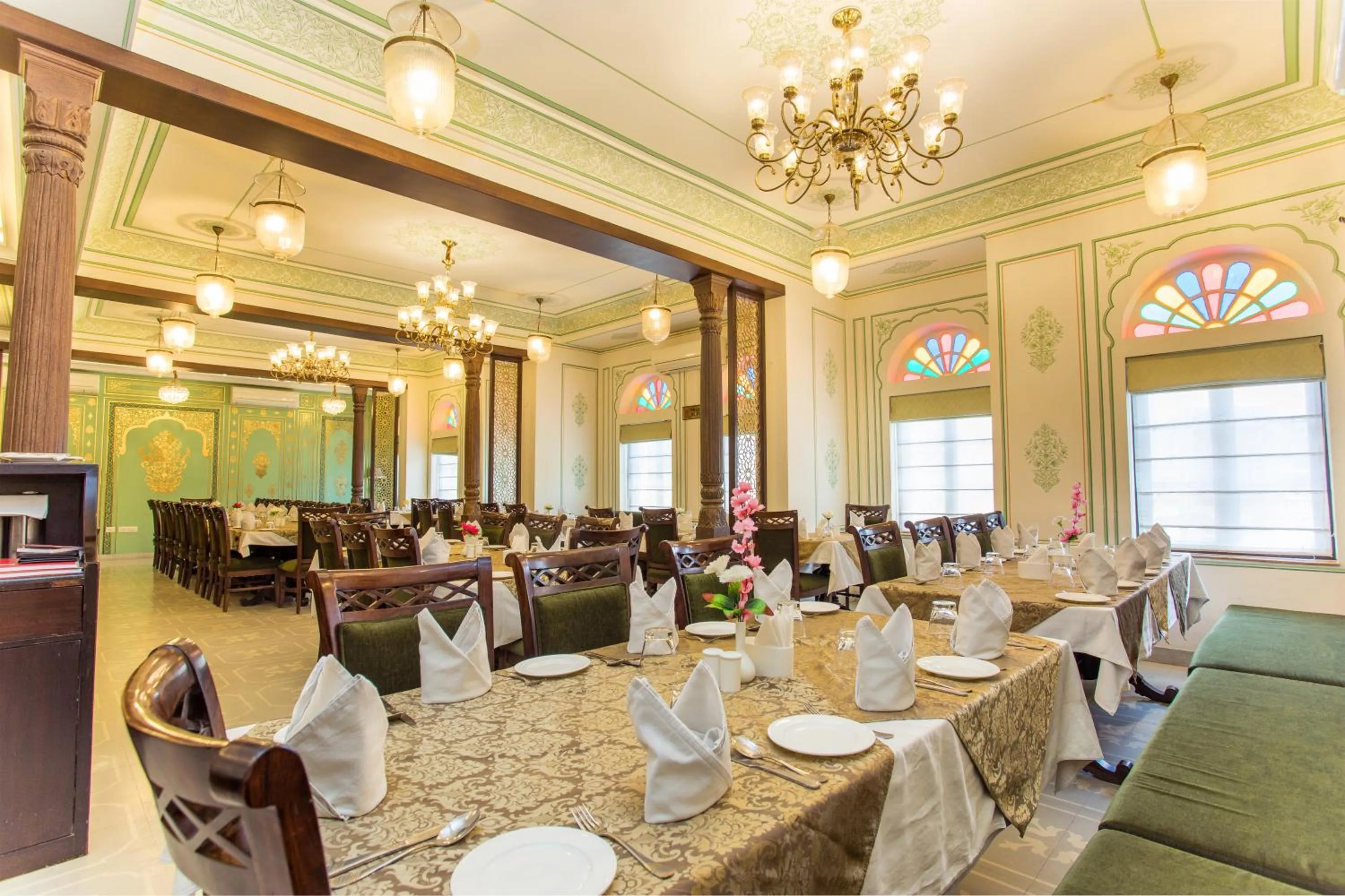 Restaurant/places to eat in Grand Uniara A Heritage Hotel