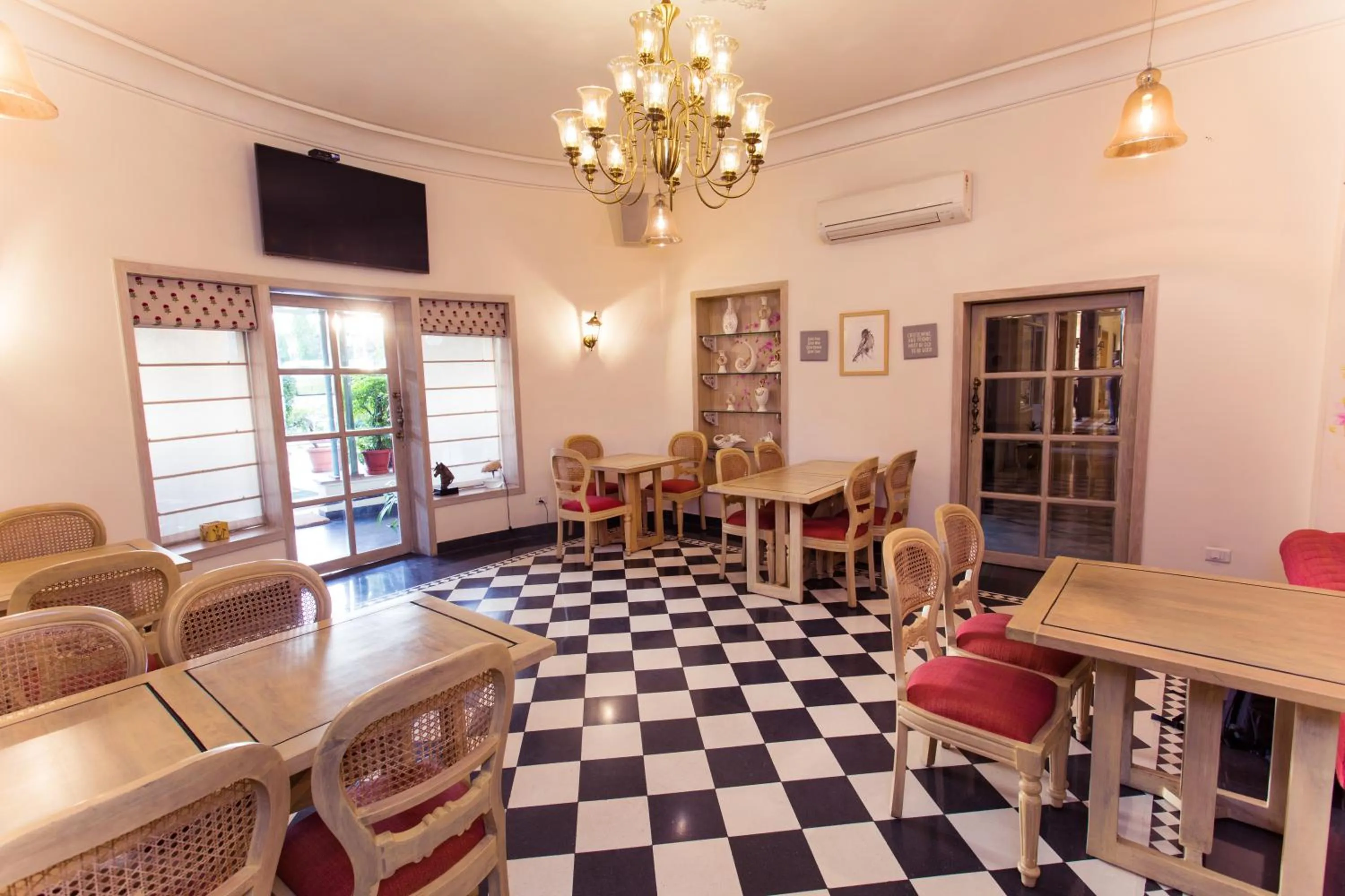 Restaurant/places to eat in Grand Uniara A Heritage Hotel