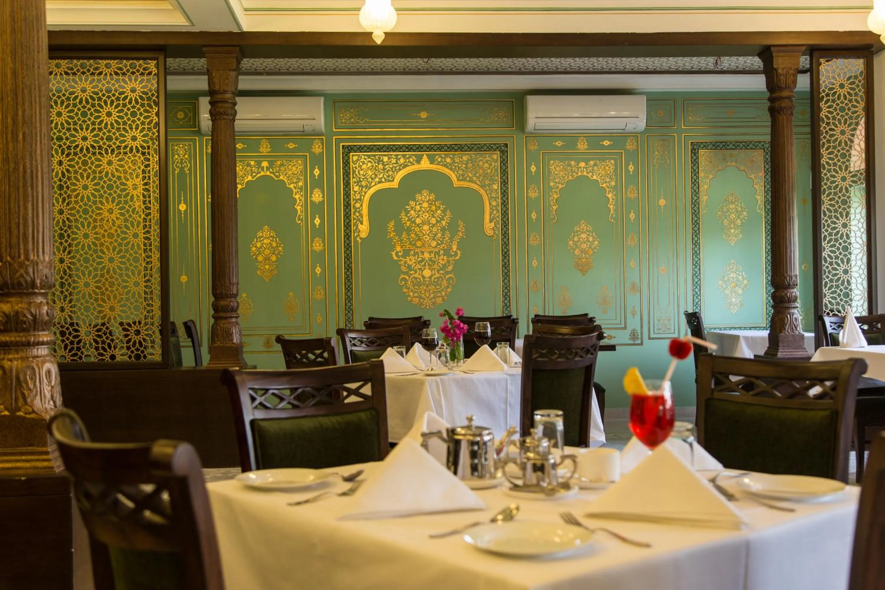 Restaurant/places to eat in Grand Uniara A Heritage Hotel