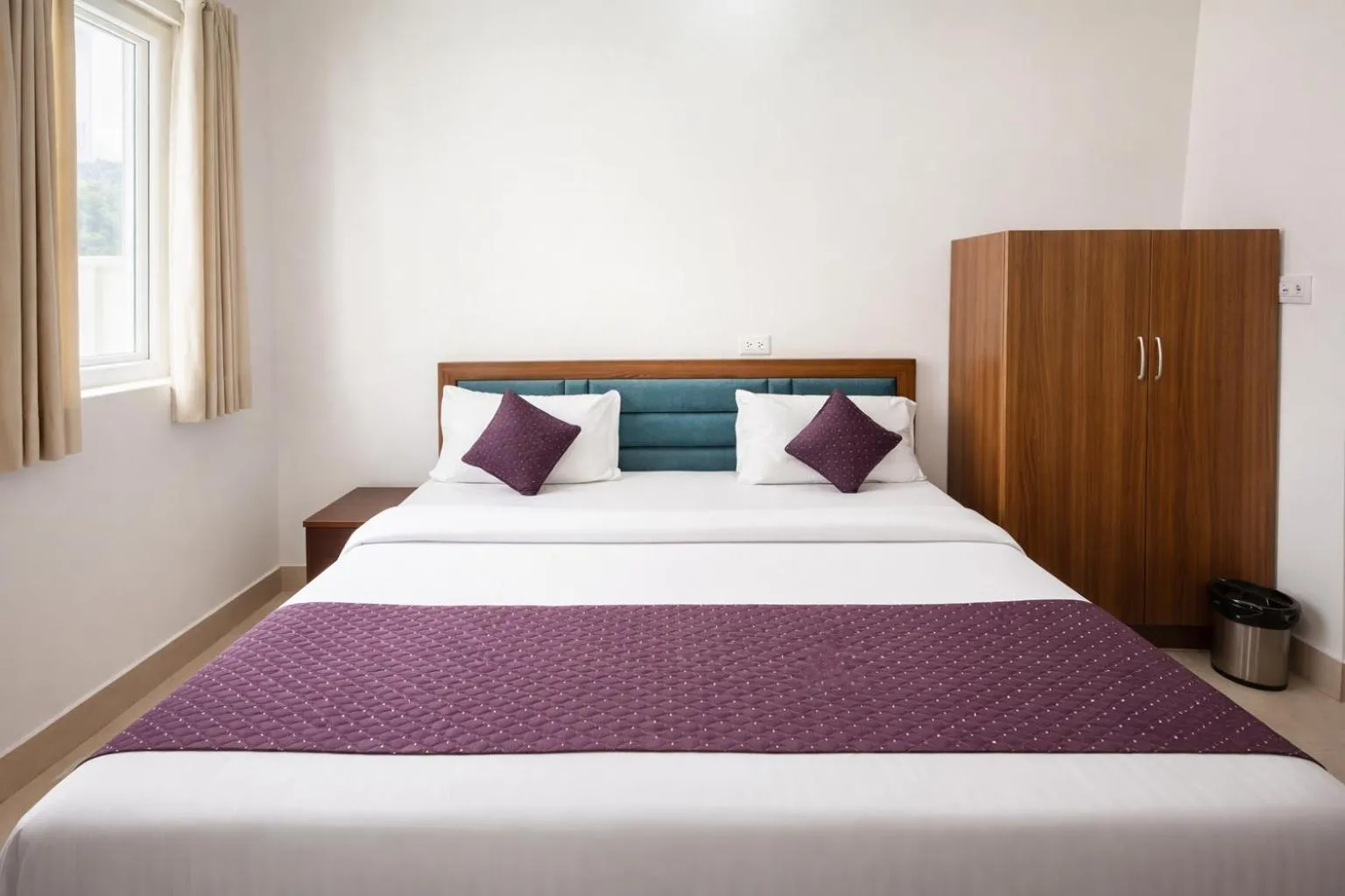 Bedroom, Bed in Murli Manohar Palace