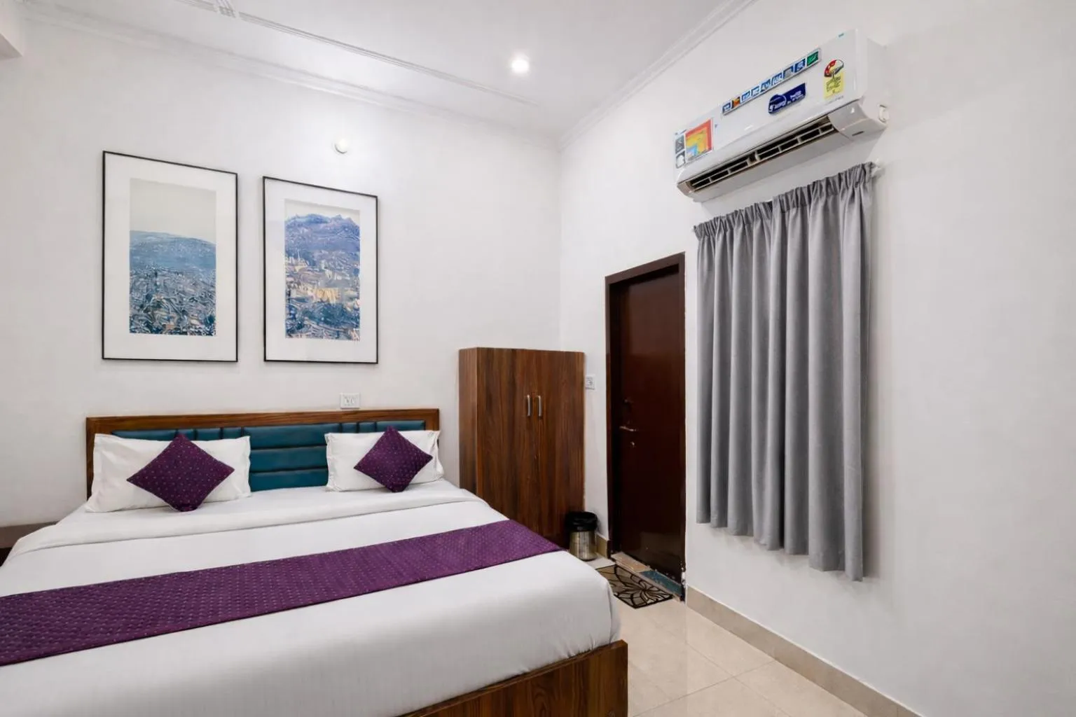 Bedroom, Bed in Murli Manohar Palace