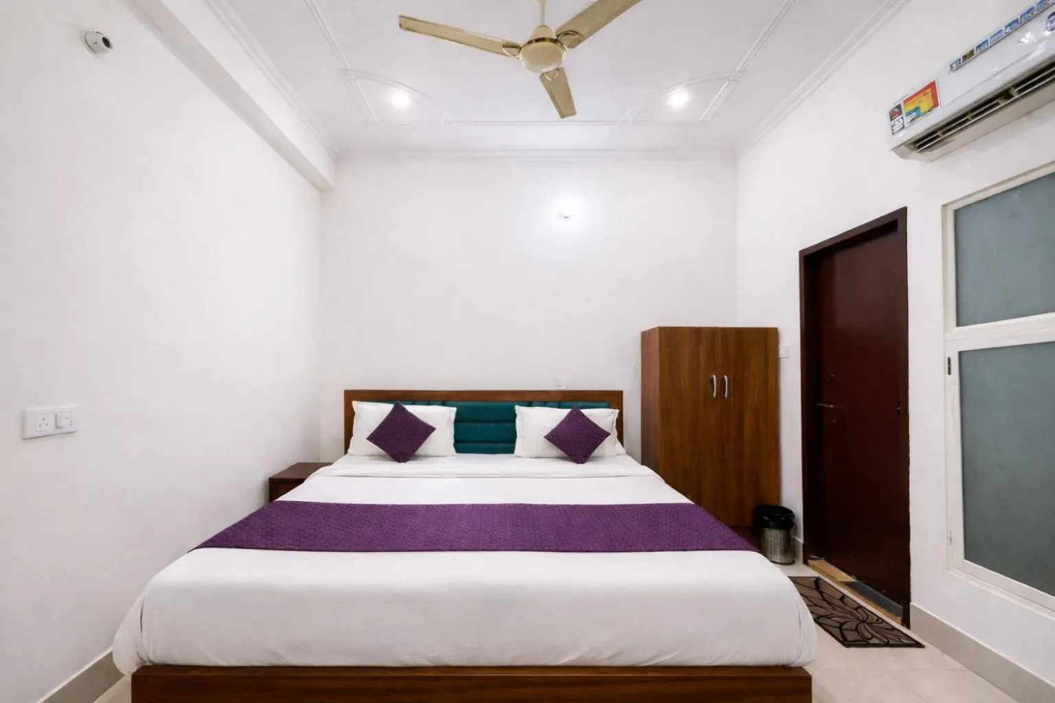 Bedroom, Bed in Murli Manohar Palace