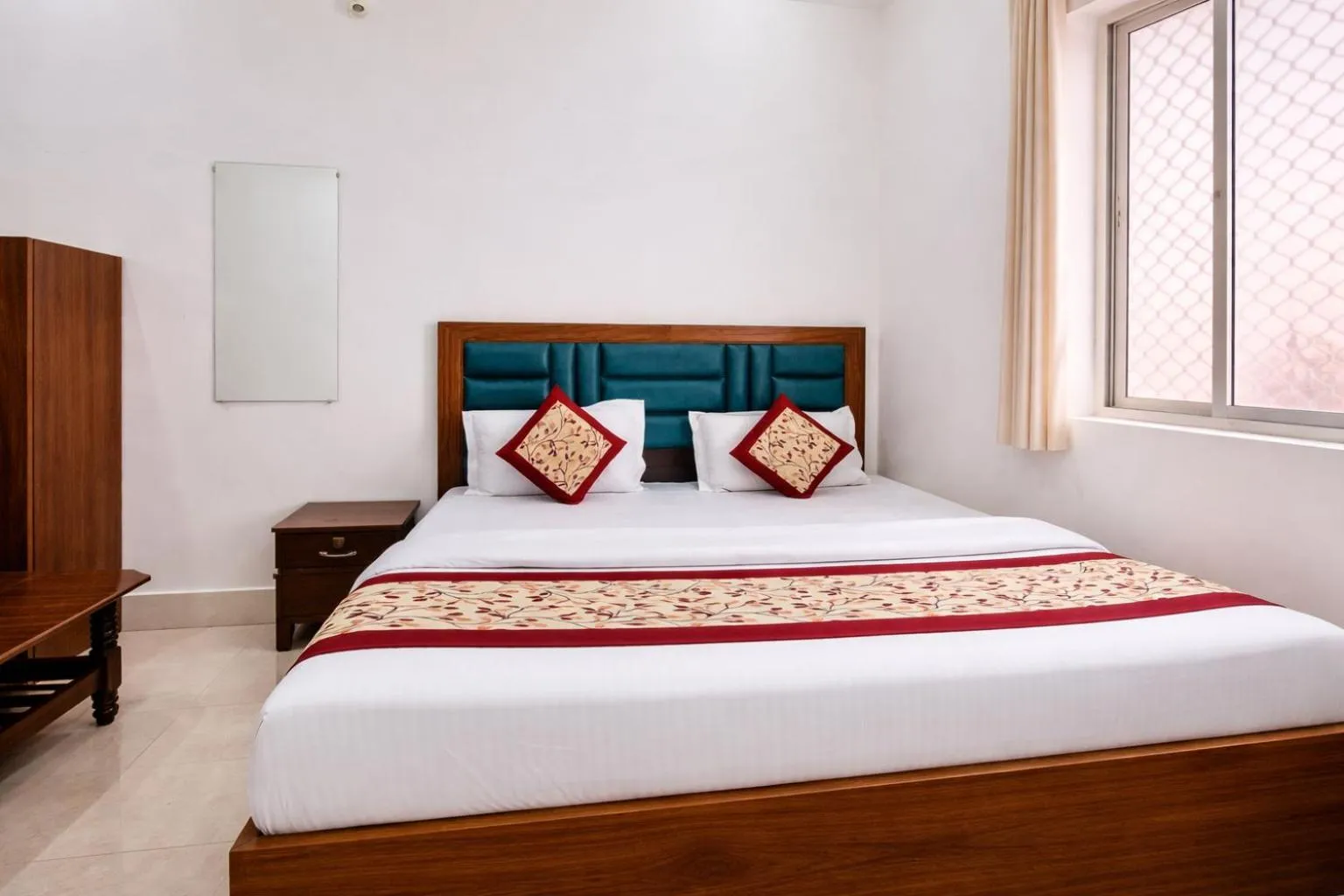 Bedroom, Bed in Murli Manohar Palace