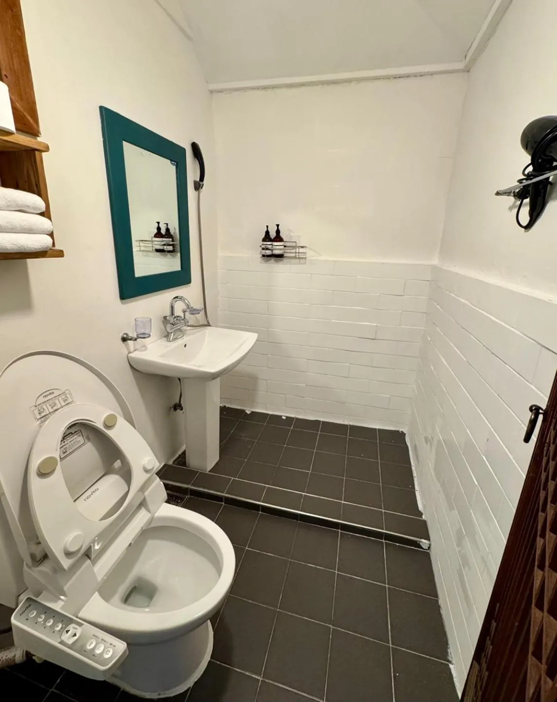 Shower in Jeonju Gaindang Hanok Stay