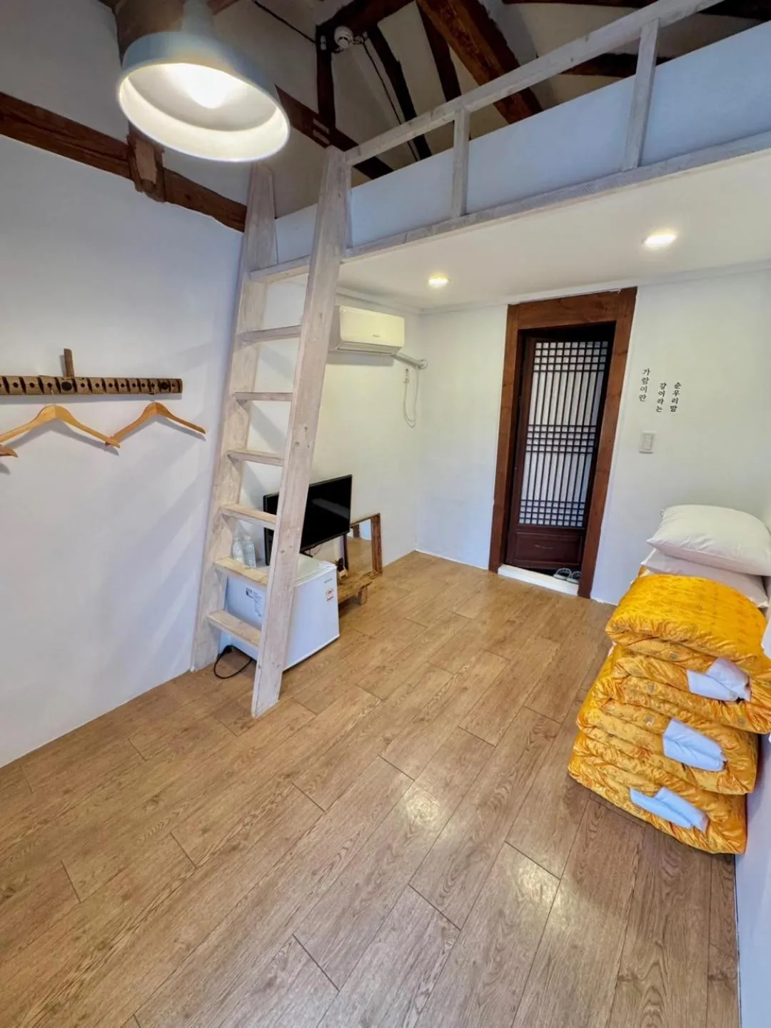 Photo of the whole room, Bed in Jeonju Gaindang Hanok Stay