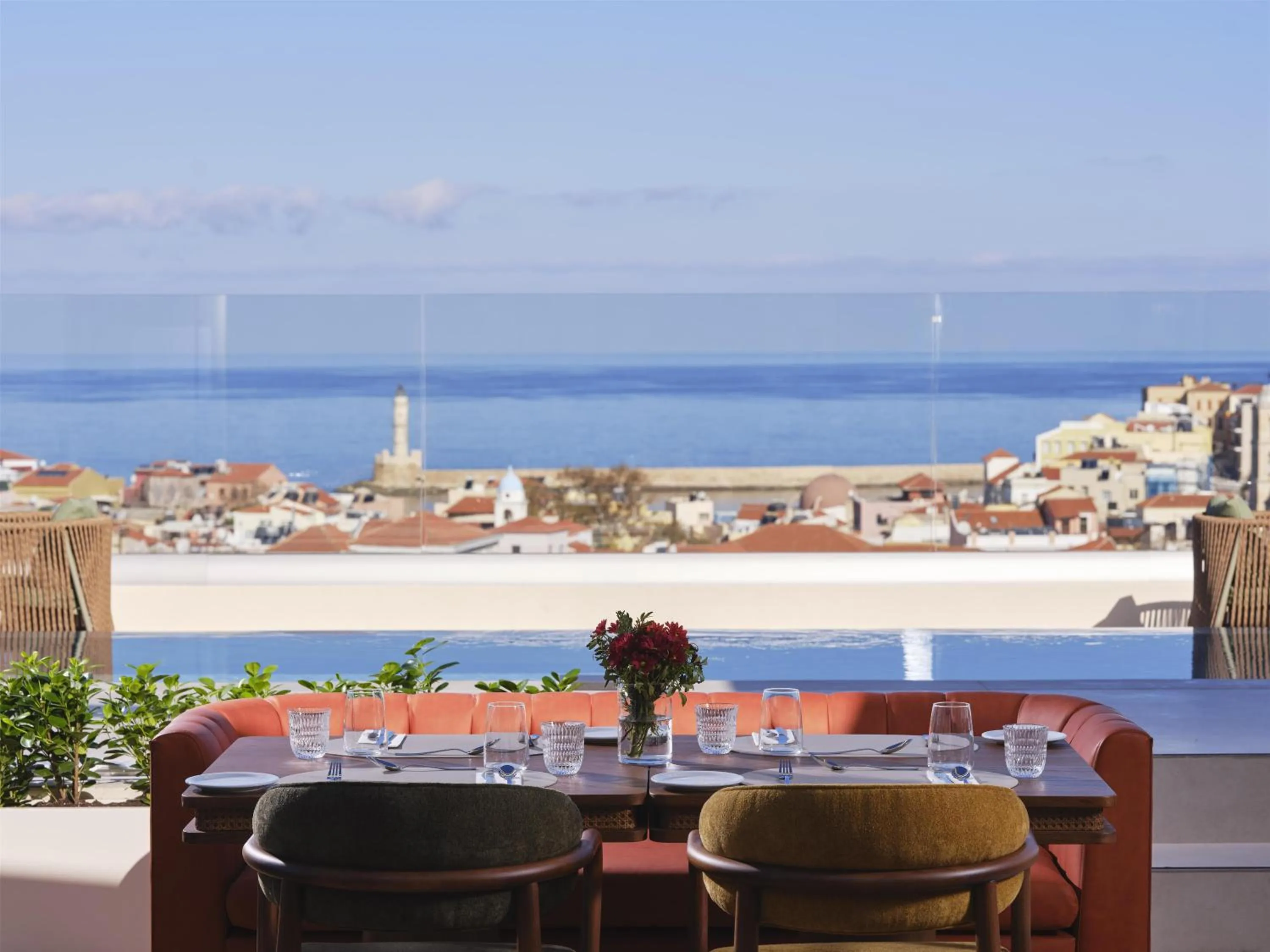 Lounge or bar in Hilton Garden Inn Chania City