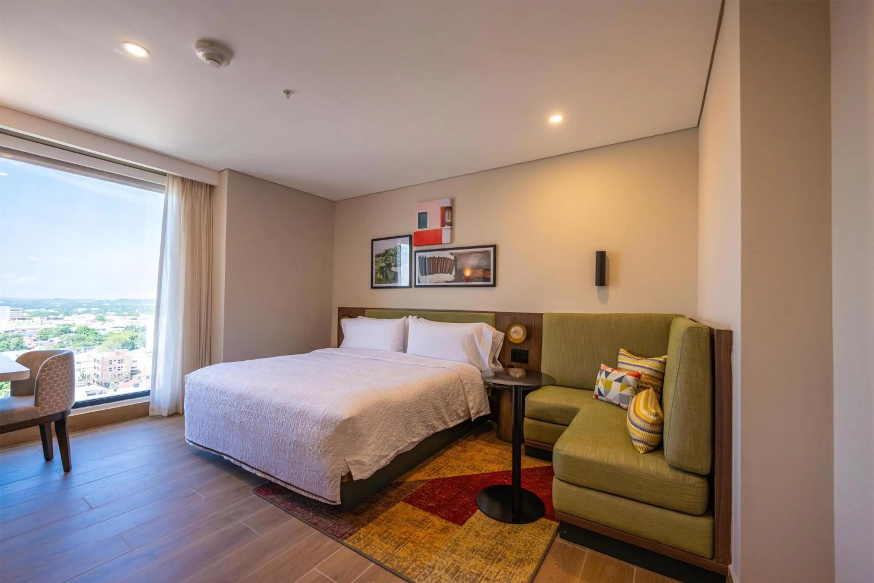 Living room, Bed in Hotel Hampton By Hilton Santiago De Los Caballeros