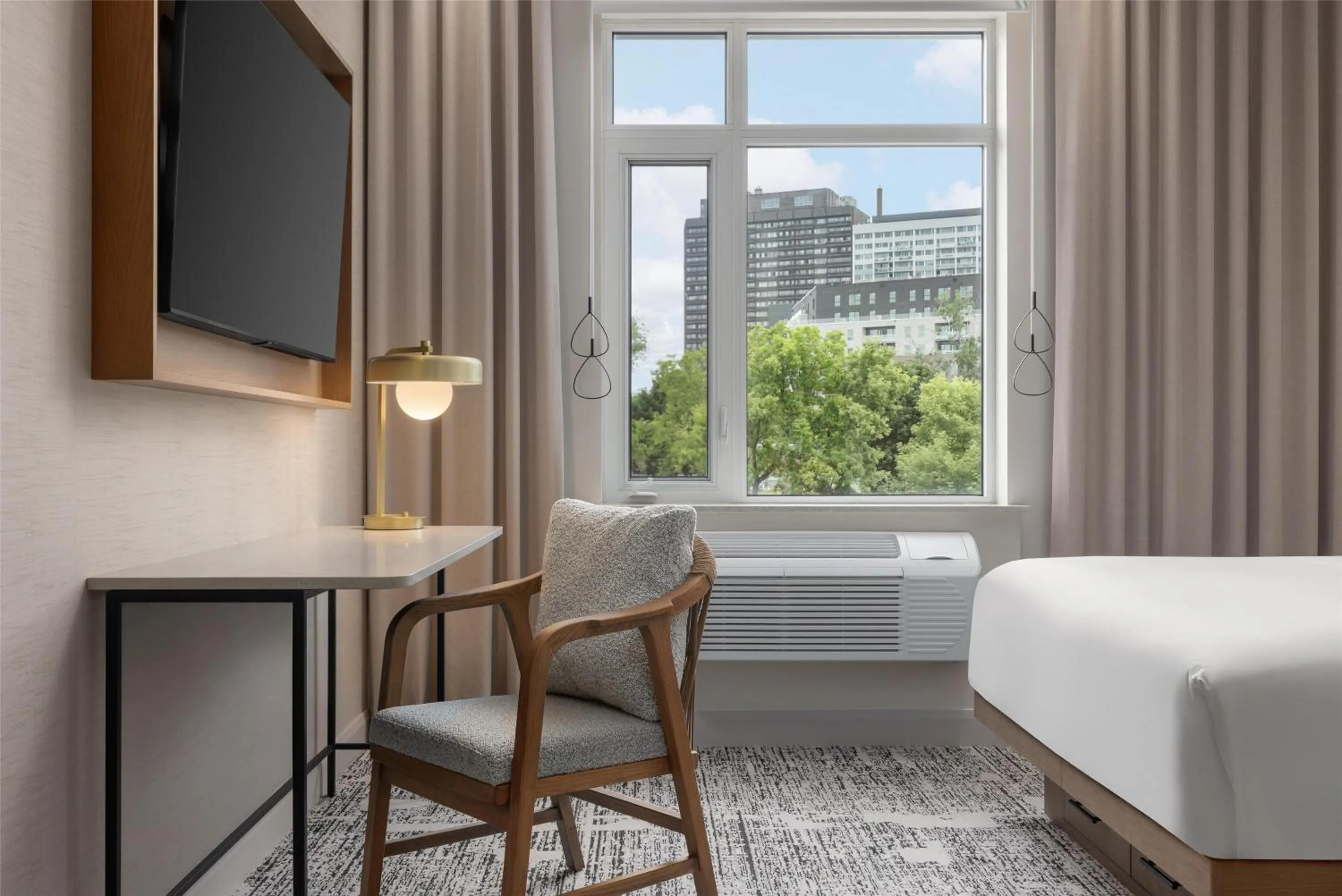 Bedroom, Bed in Hotel Railwayparc Montreal, Tapestry Collection By Hilton