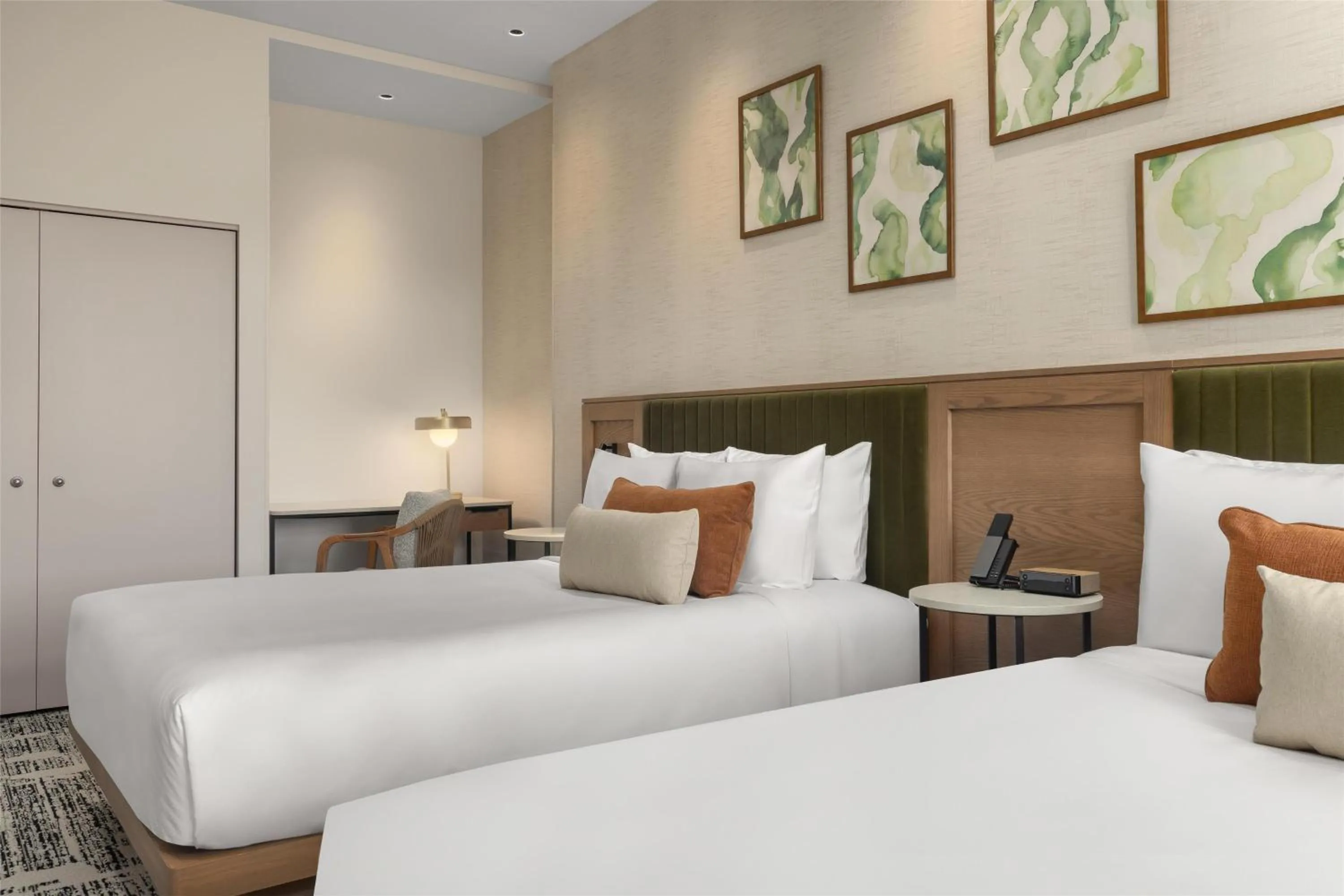 Bed in Hotel Railwayparc Montreal, Tapestry Collection By Hilton