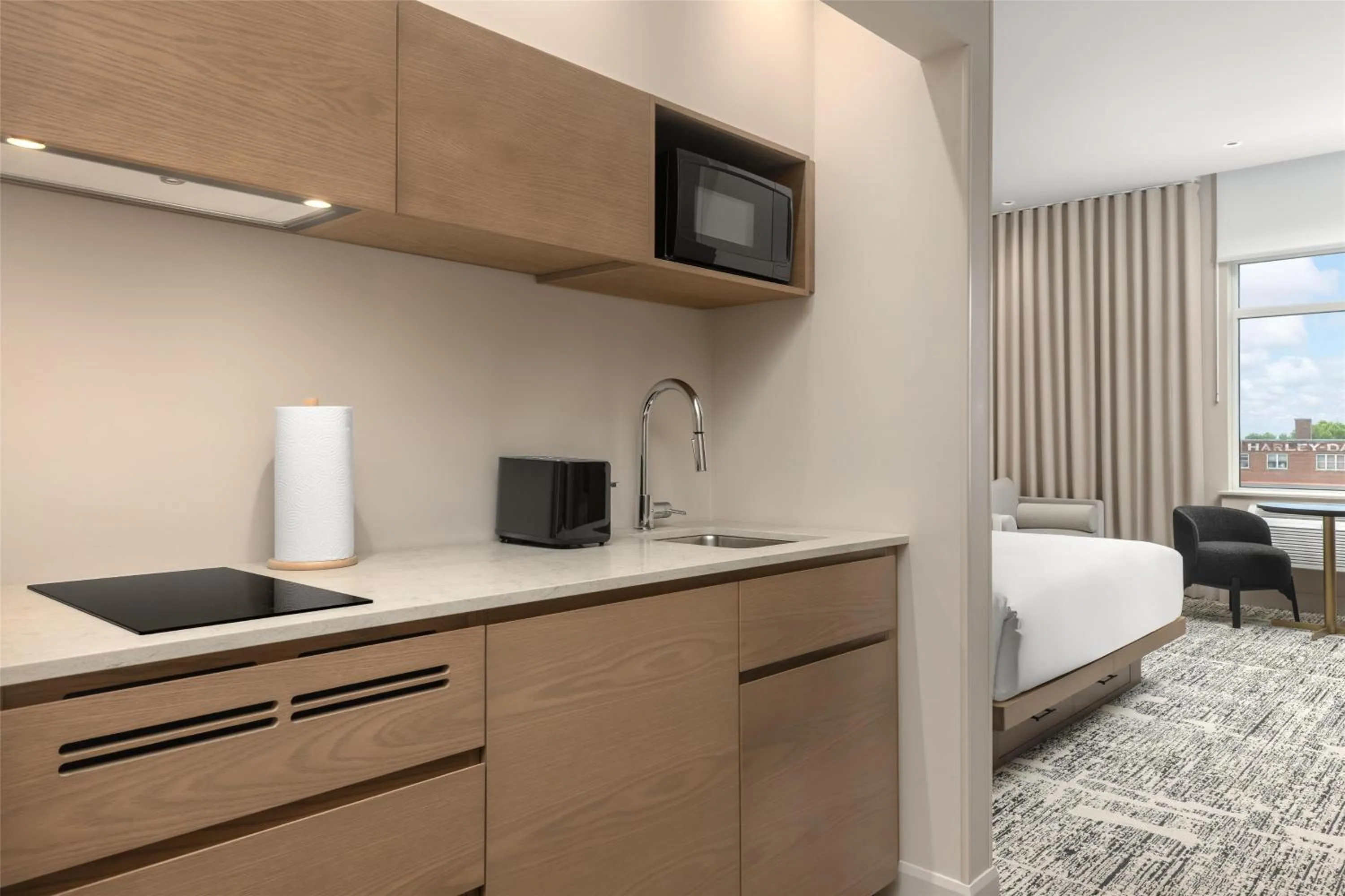 Kitchen or kitchenette, Bed in Hotel Railwayparc Montreal, Tapestry Collection By Hilton