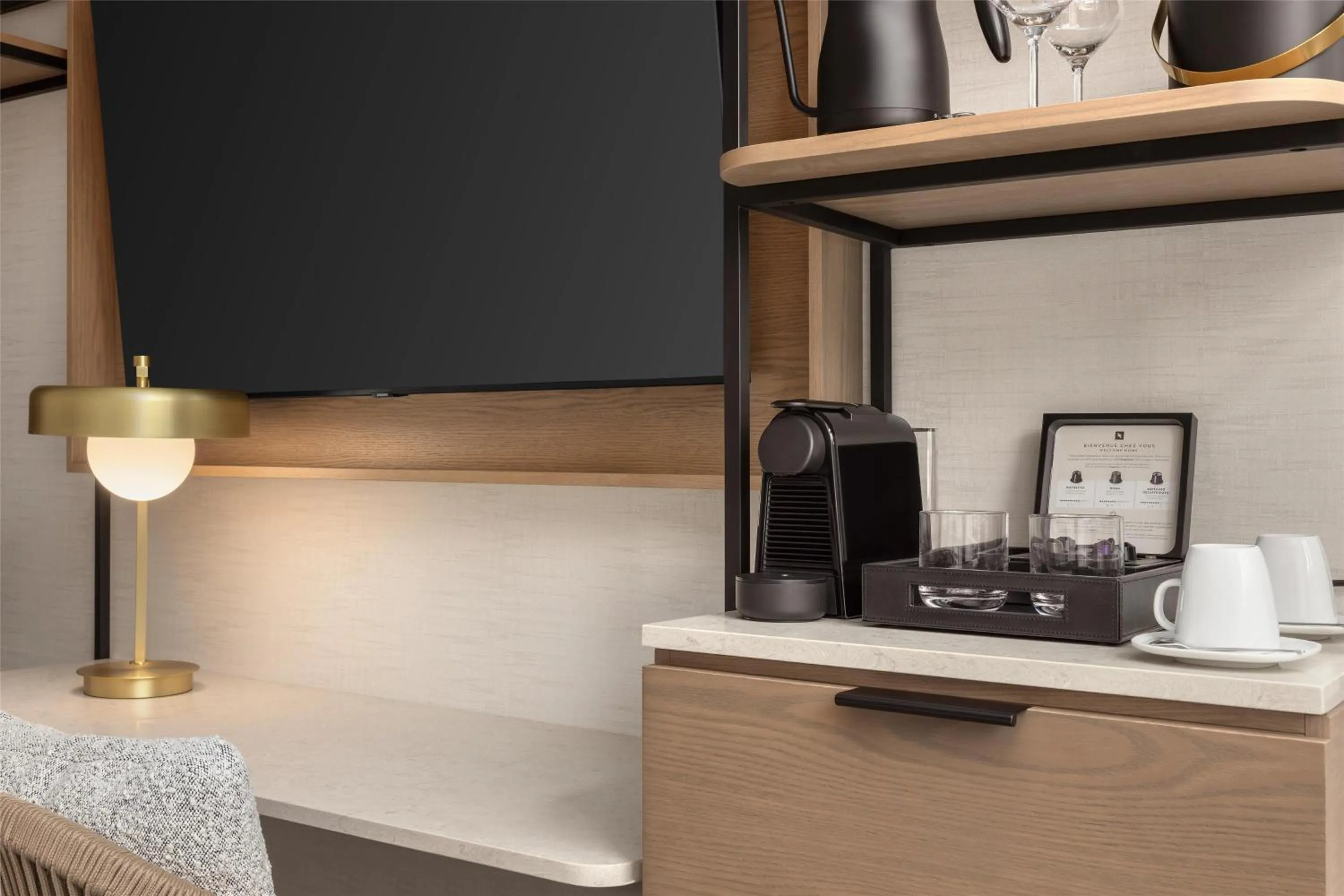 TV and multimedia in Hotel Railwayparc Montreal, Tapestry Collection By Hilton