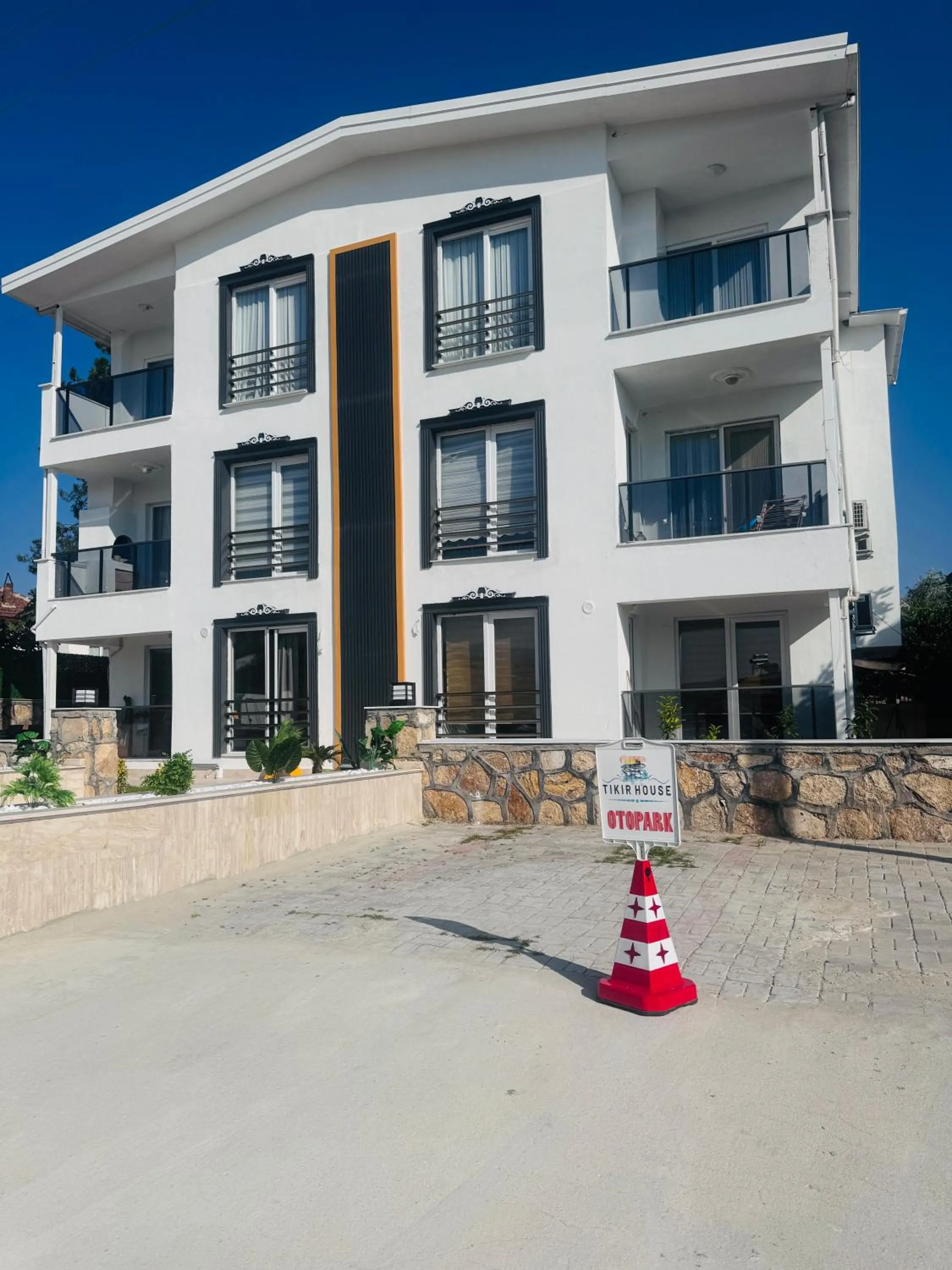 Property building in Tikir House