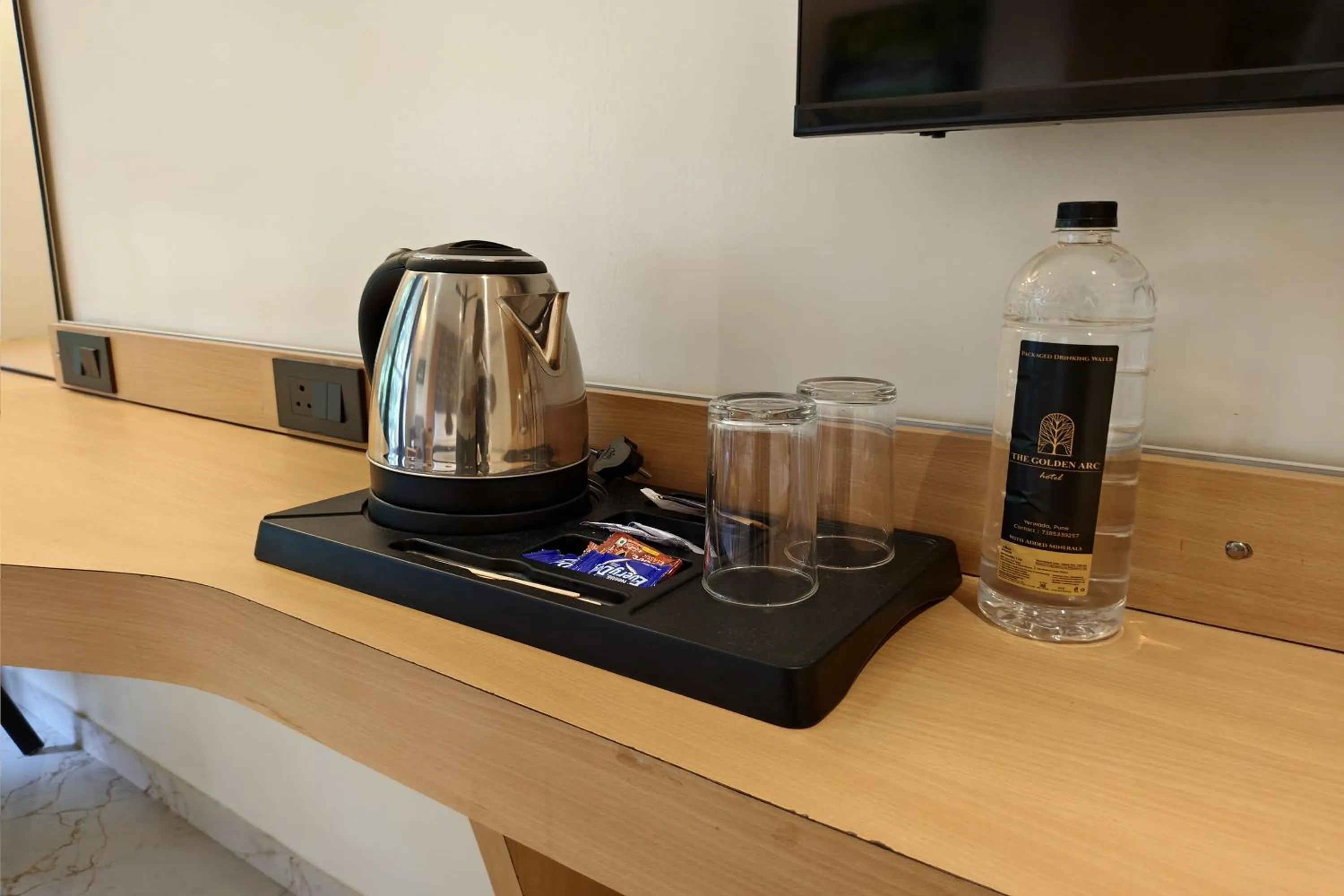 Coffee/tea facilities in The Golden Arc