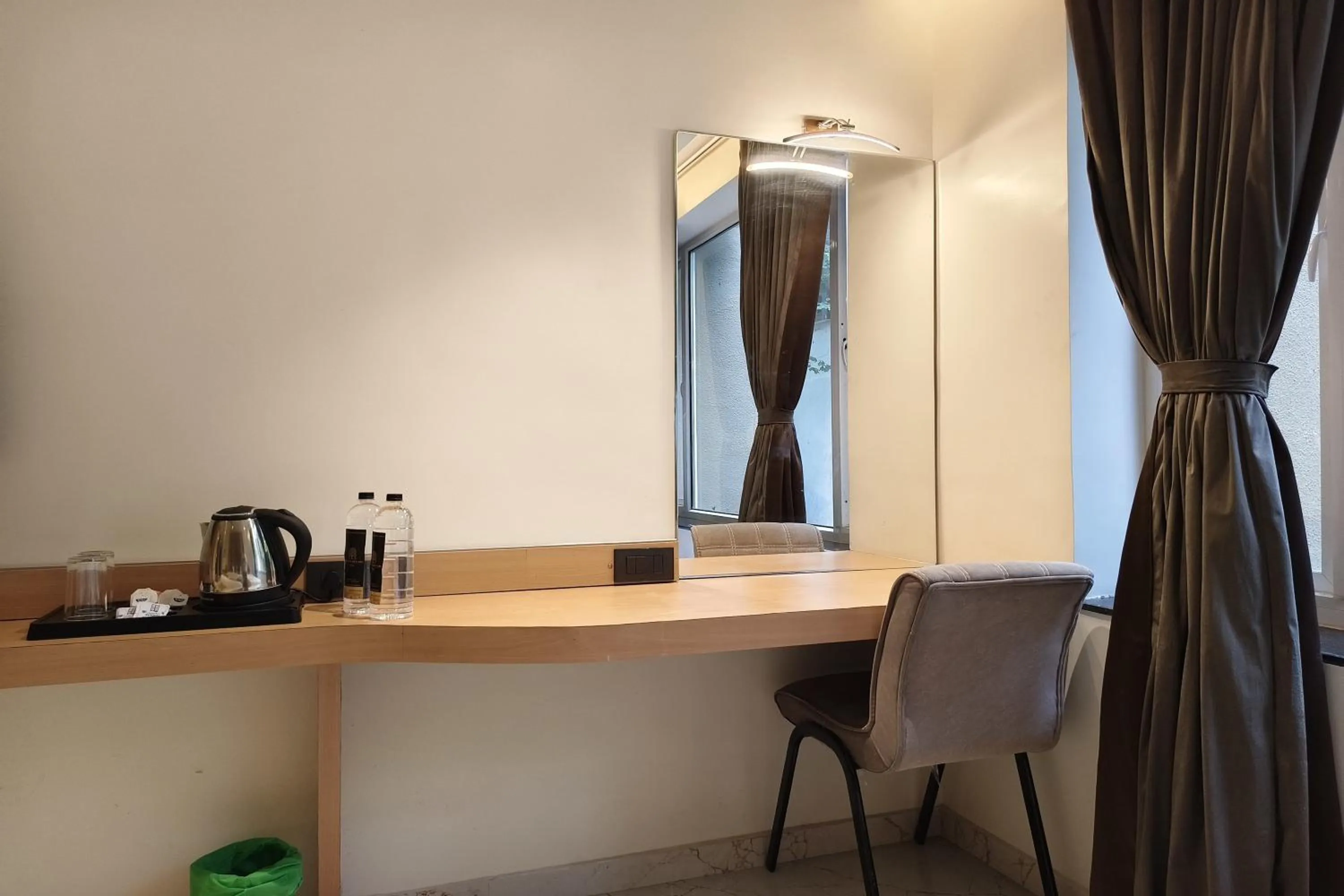 Coffee/tea facilities in The Golden Arc