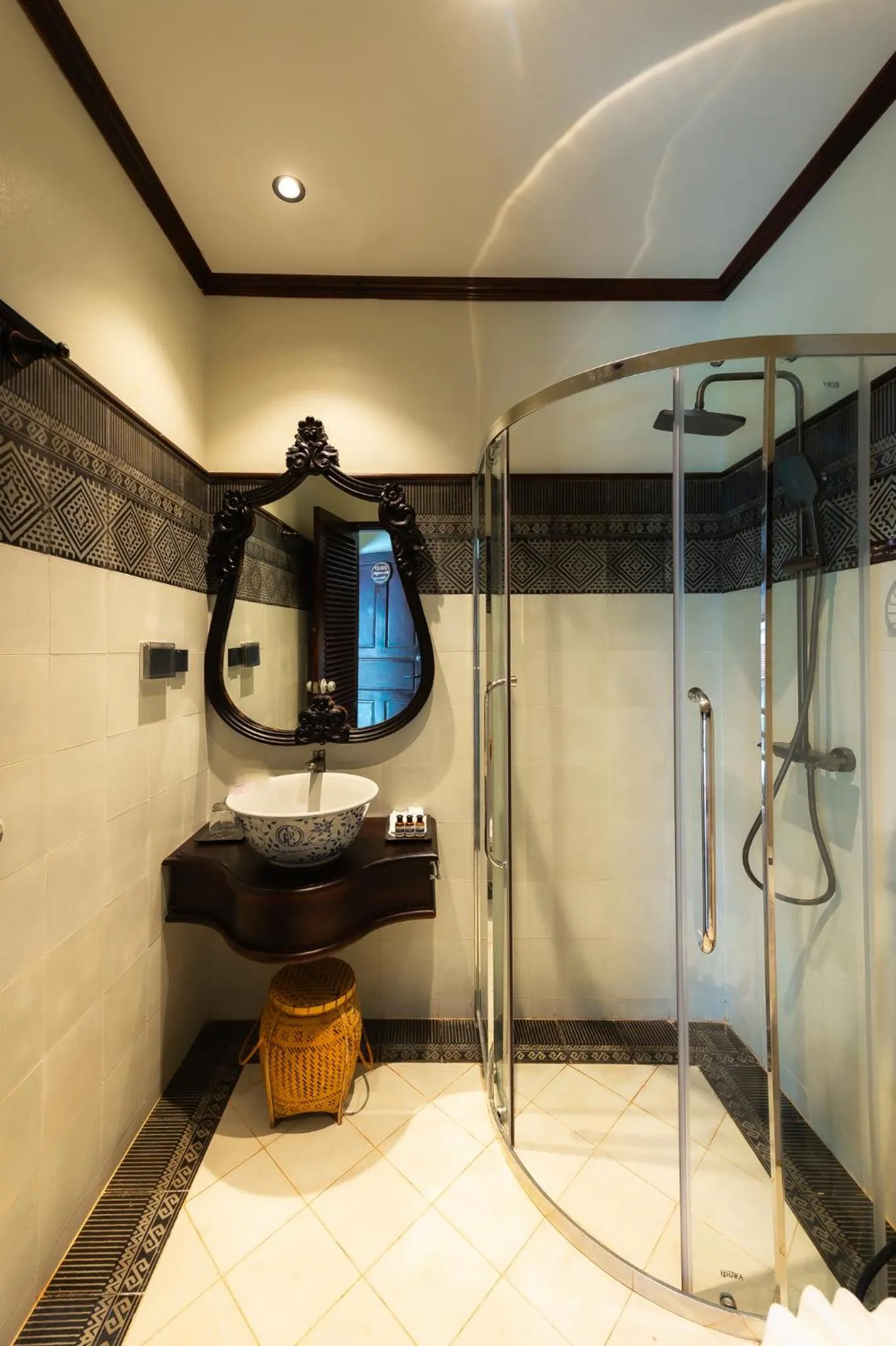 Shower in Sengphachanh Heritage Boutique
