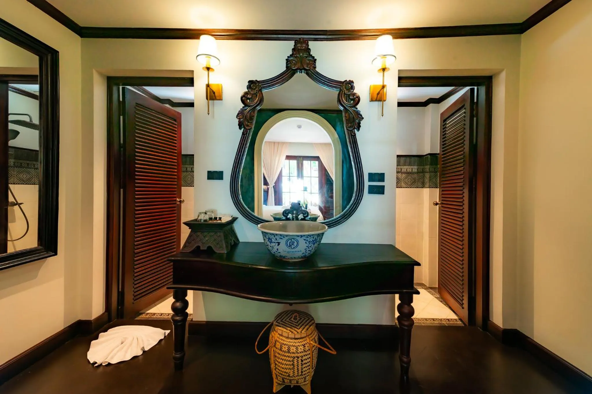 Toilet in Sengphachanh Heritage Boutique