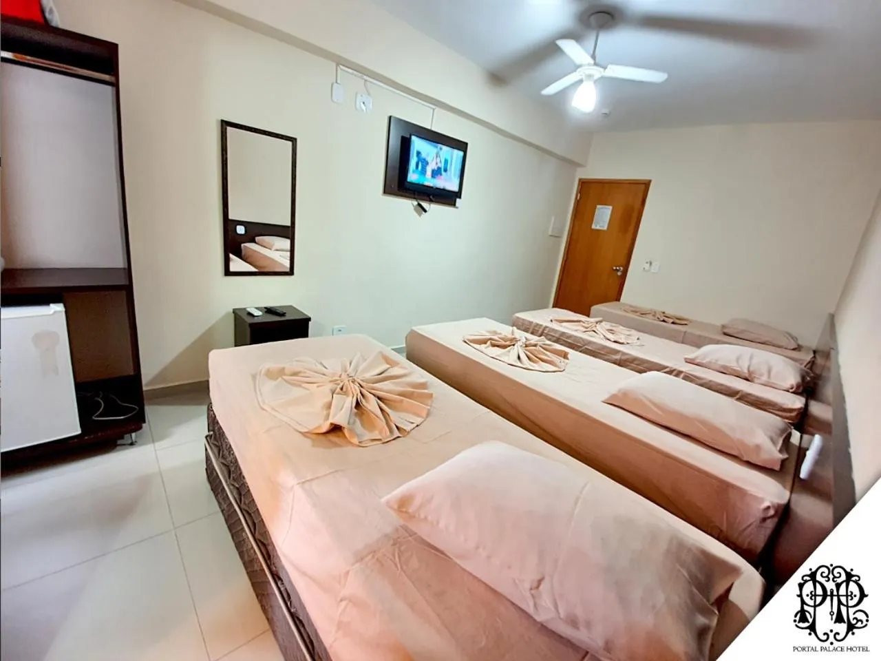 Bedroom, Bed in Portal Palace Hotel