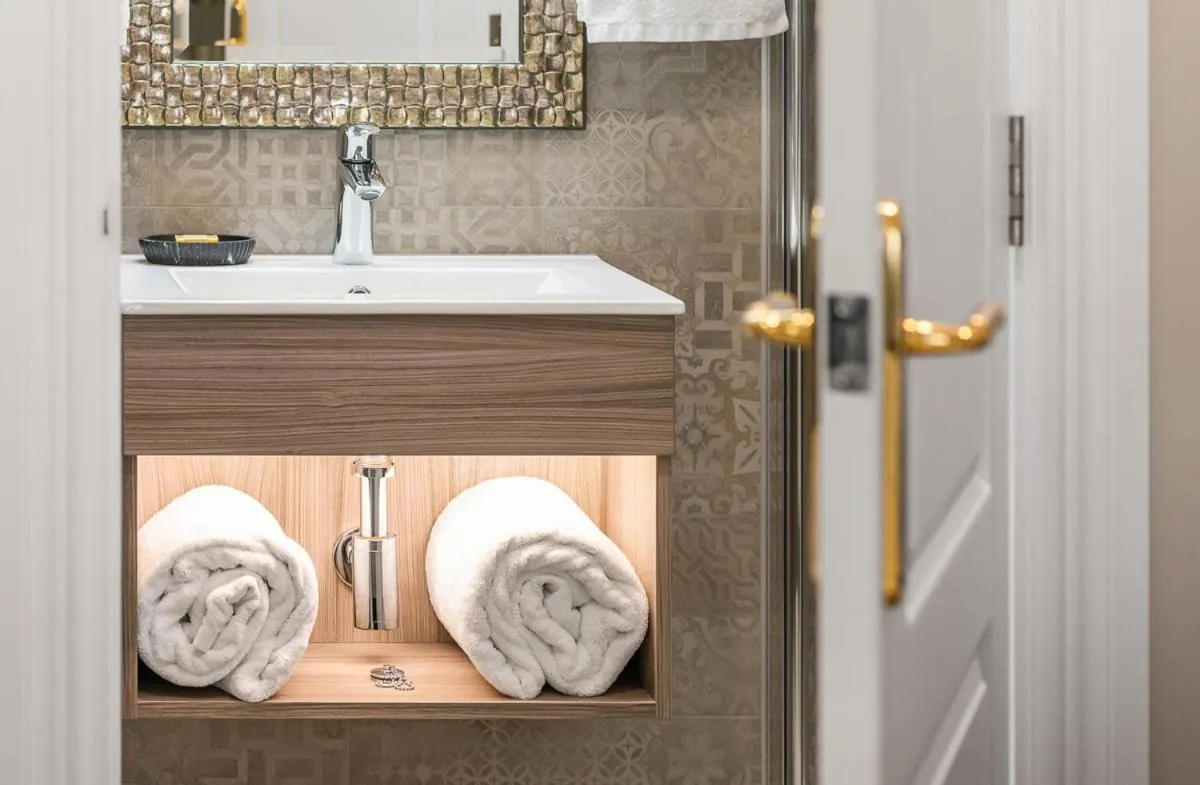 Bathroom in Riverside Inn