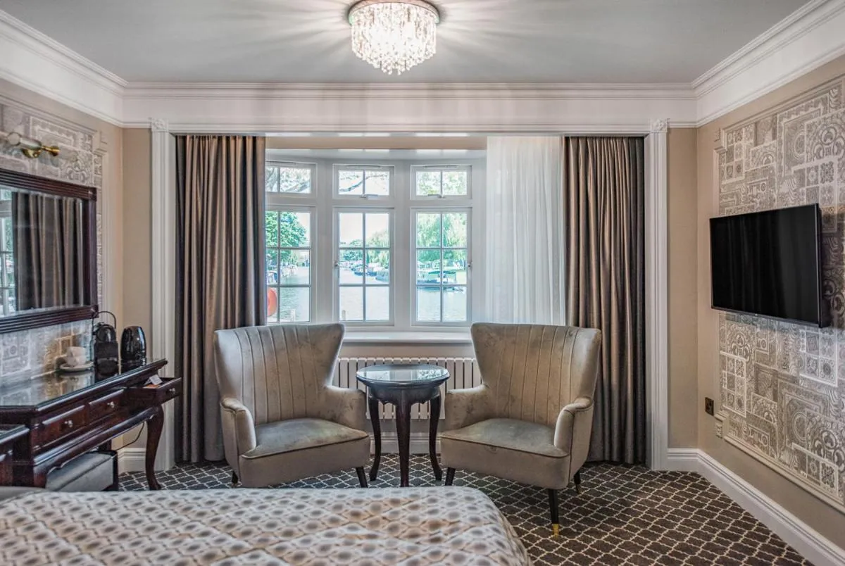 TV and multimedia in Riverside Inn