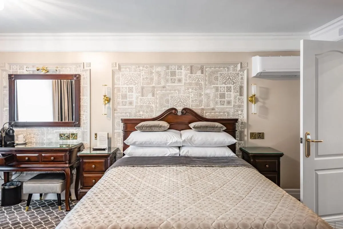 Bed in Riverside Inn