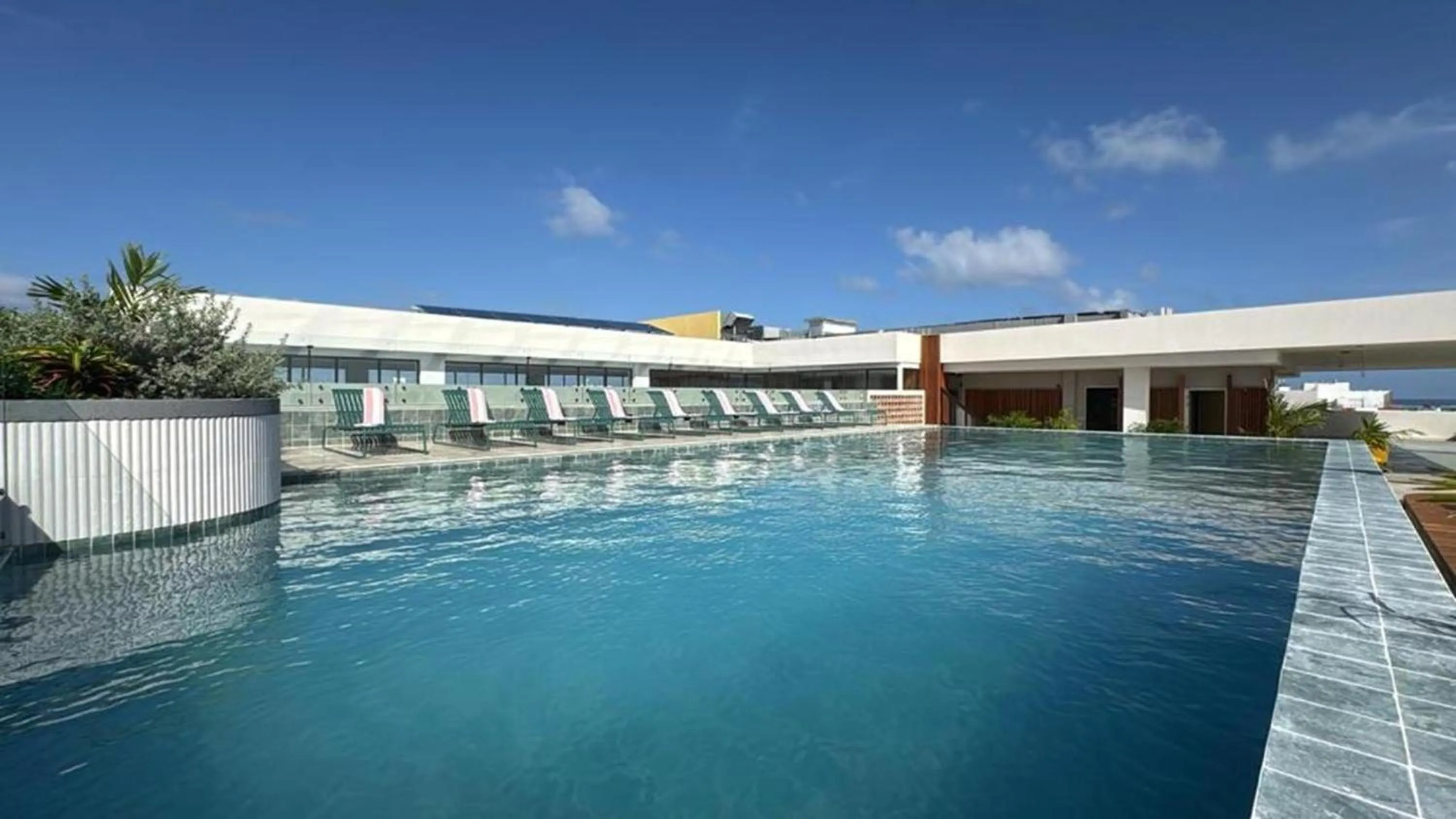 Swimming pool in Zapadilly Tree Hotel