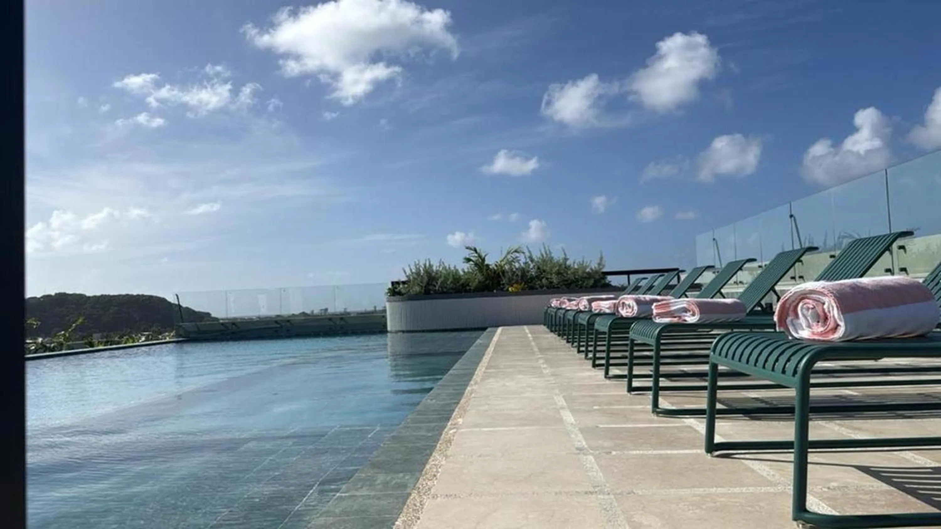 Swimming pool in Zapadilly Tree Hotel