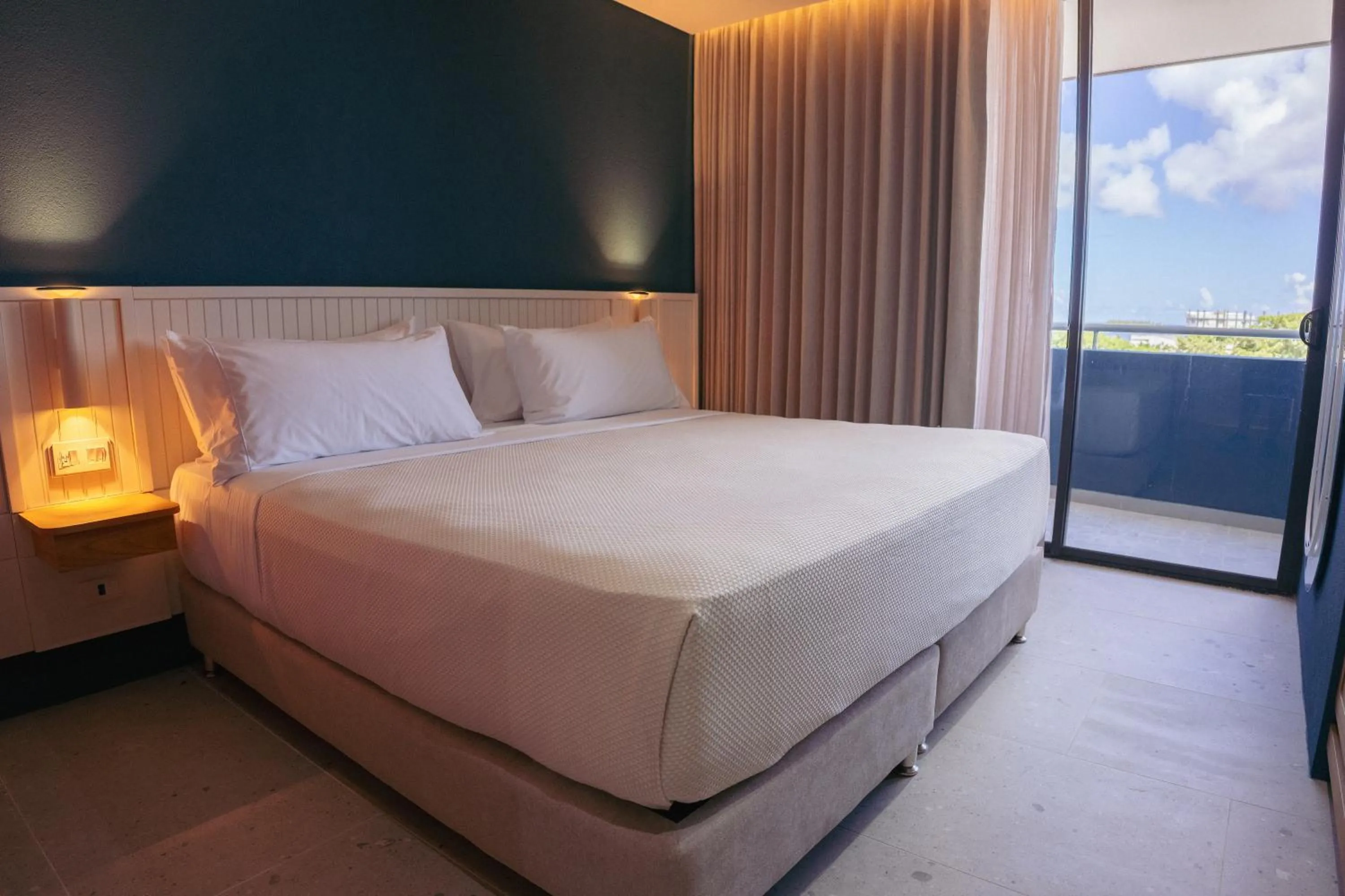 Bed in Zapadilly Tree Hotel