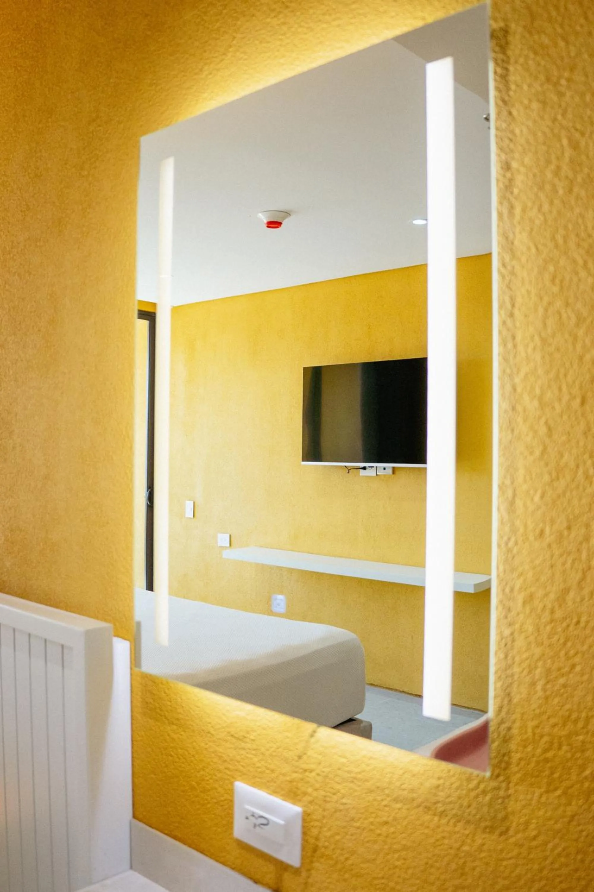 Bathroom, Bed in Zapadilly Tree Hotel
