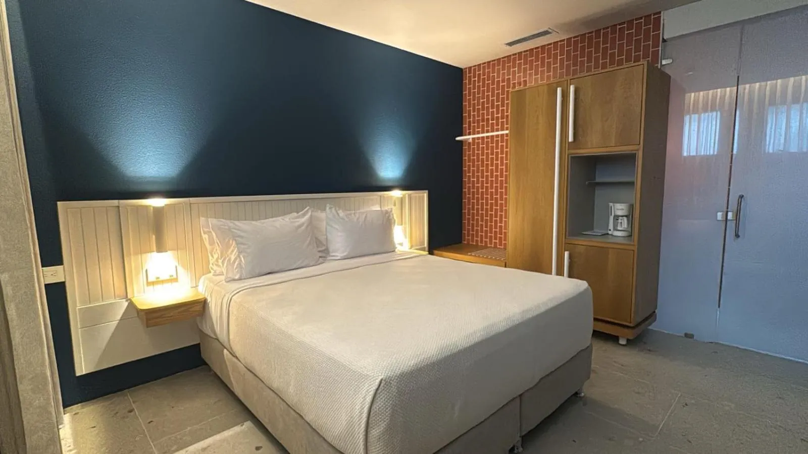 Bed in Zapadilly Tree Hotel