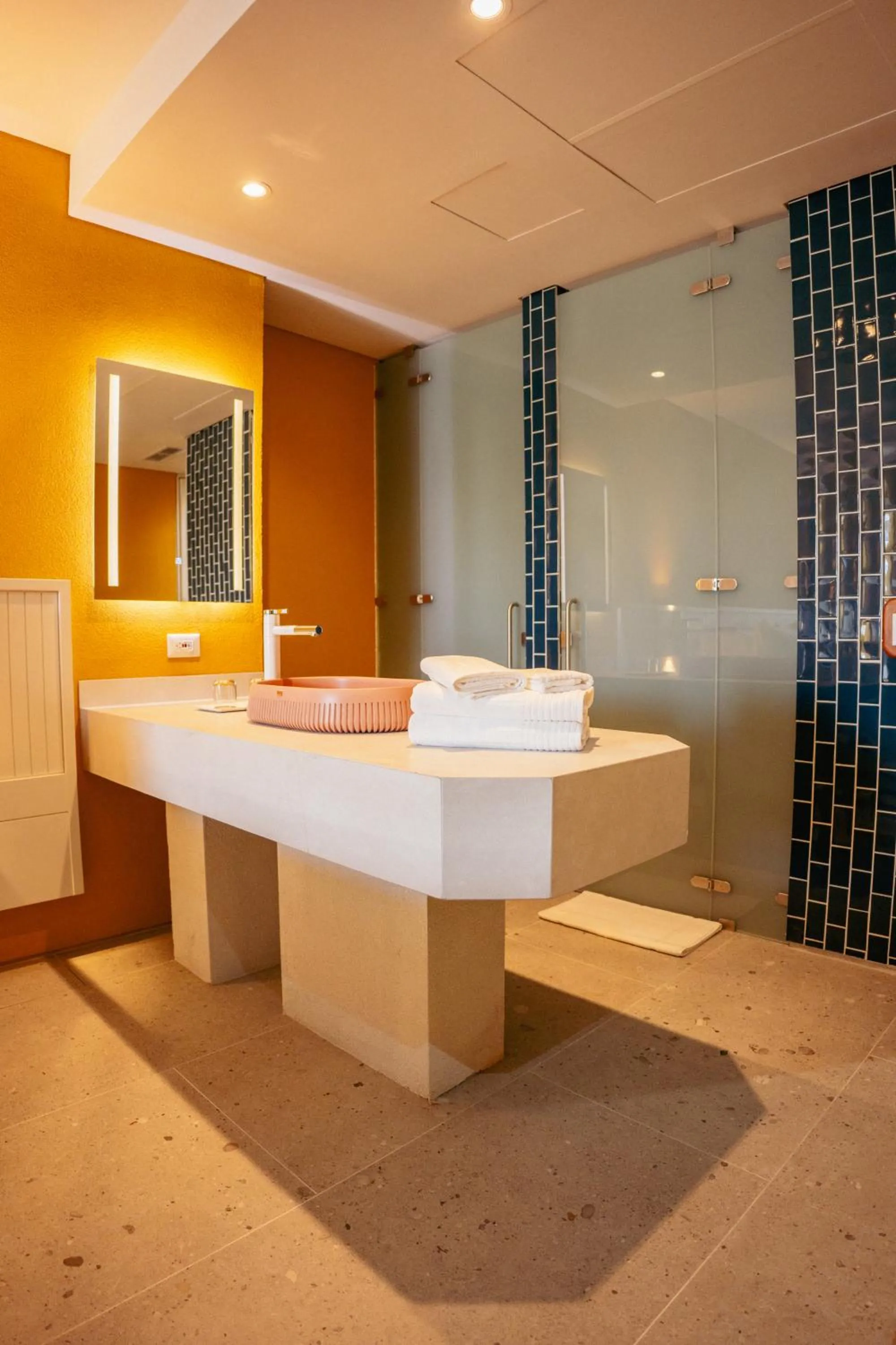 Bathroom in Zapadilly Tree Hotel