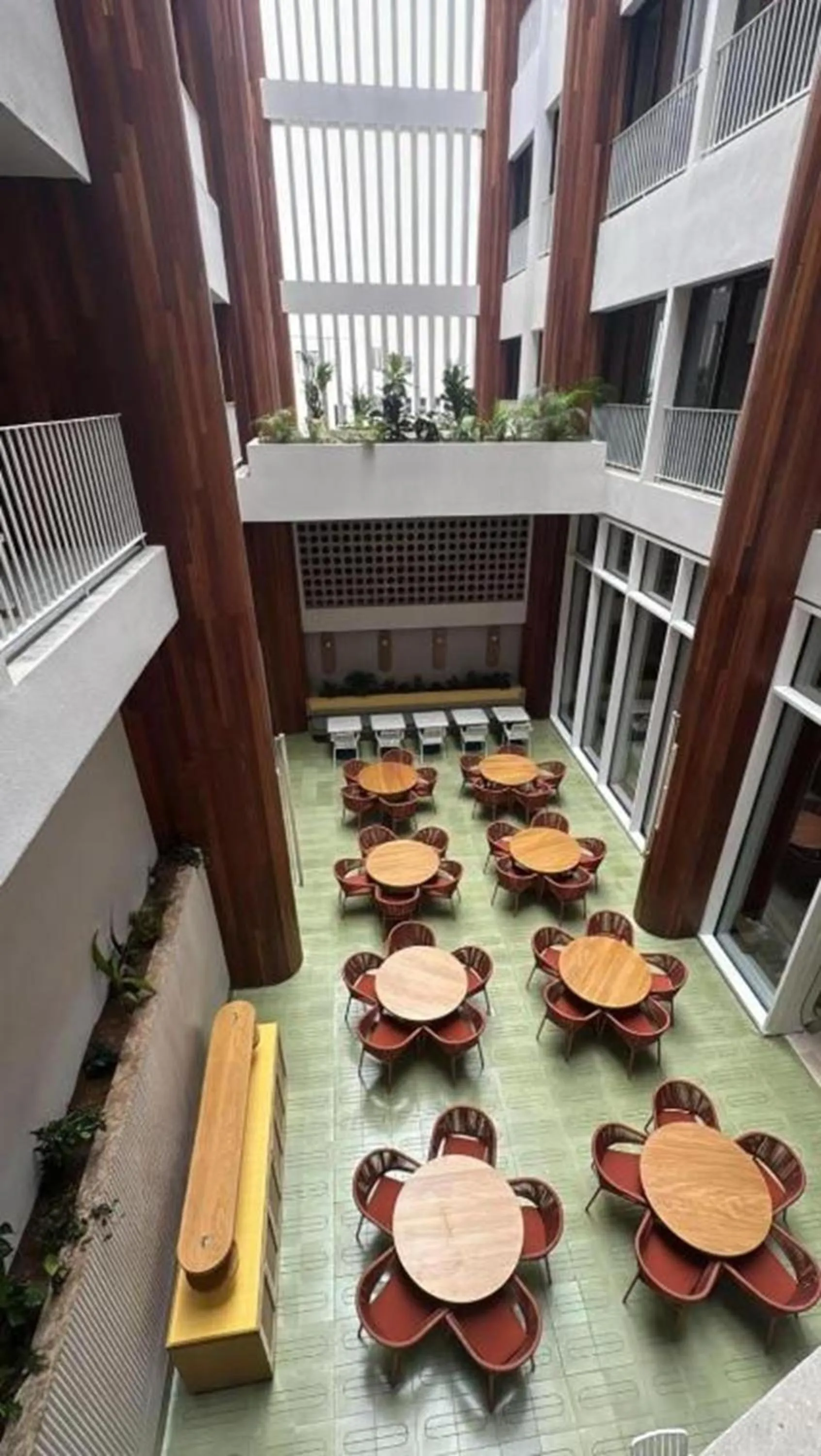 Patio in Zapadilly Tree Hotel