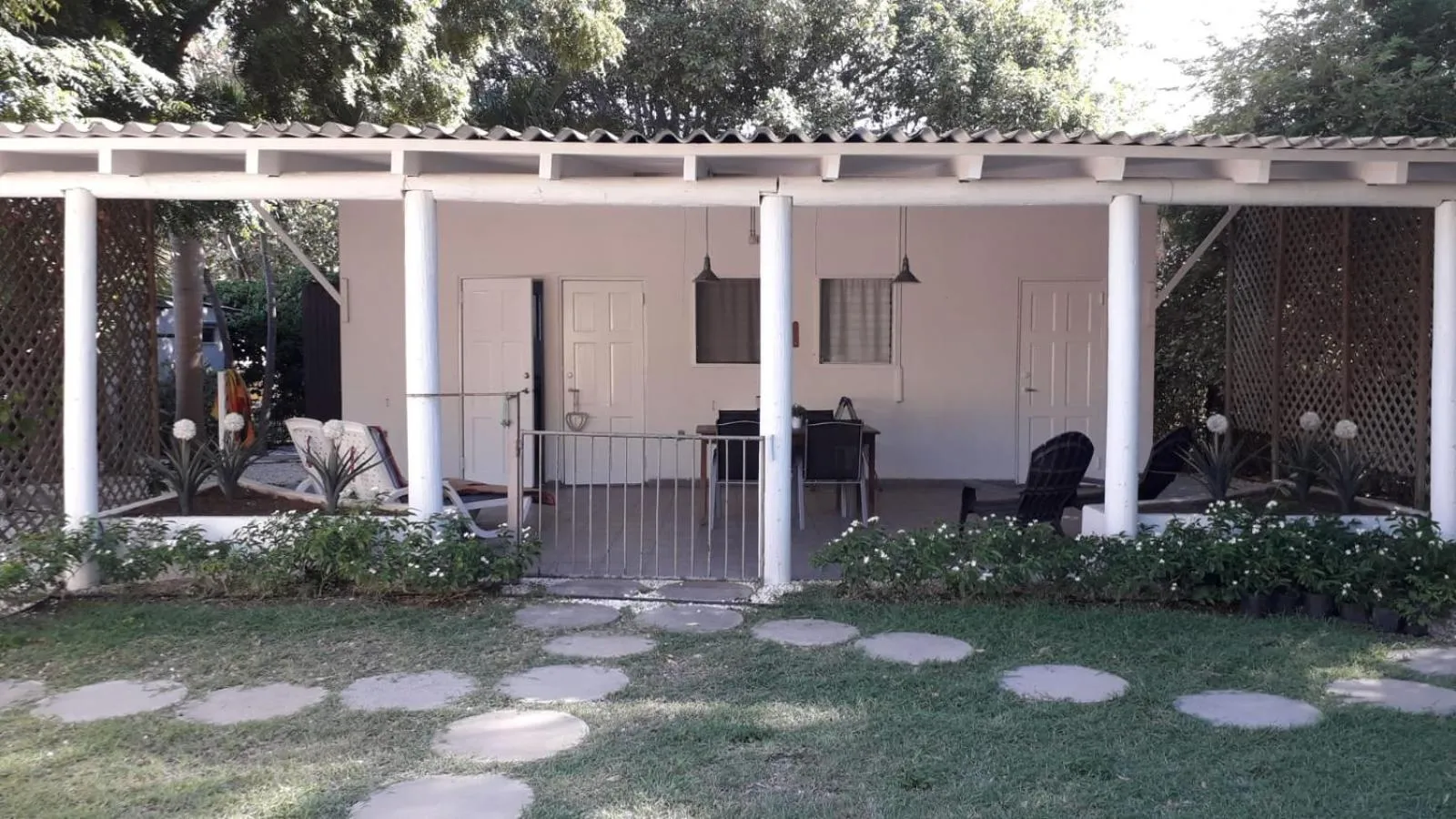 Palm Trees Apartments