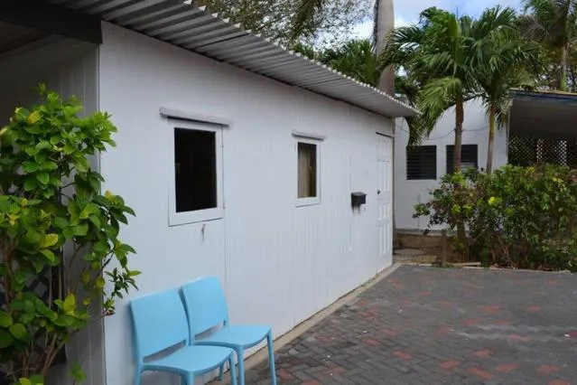 Day in Palm Trees Apartments