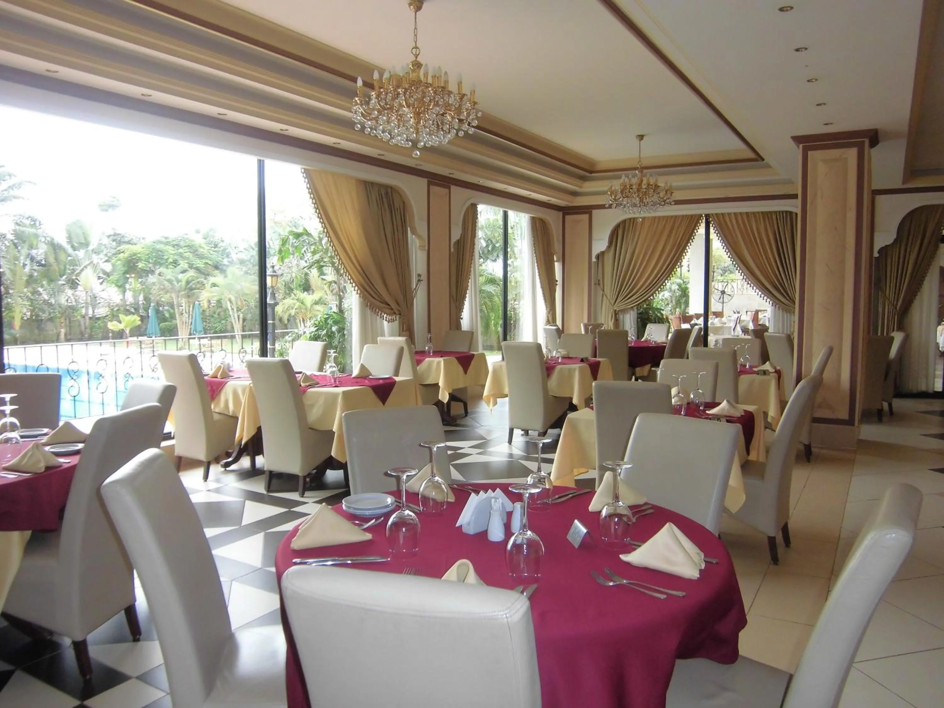 Restaurant/places to eat in Atlantic Palace Hotel