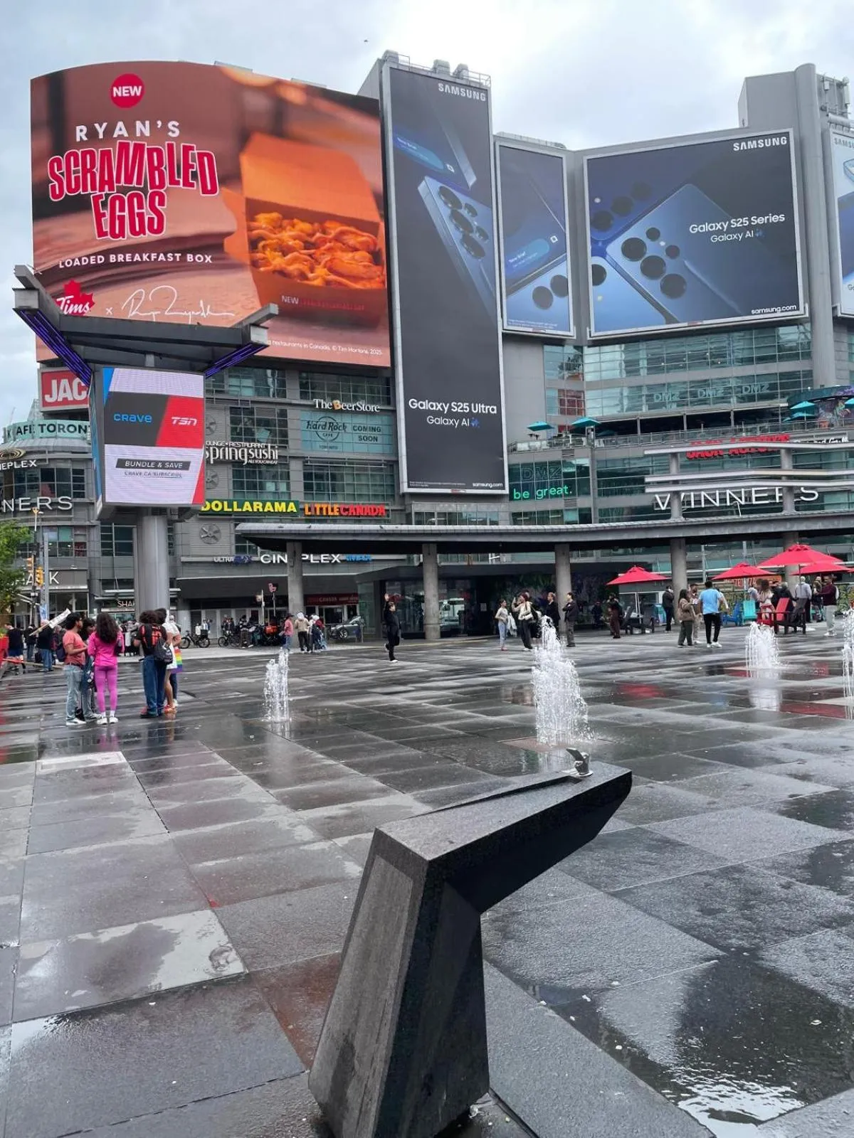 Evening entertainment in Dragon Gate Inn