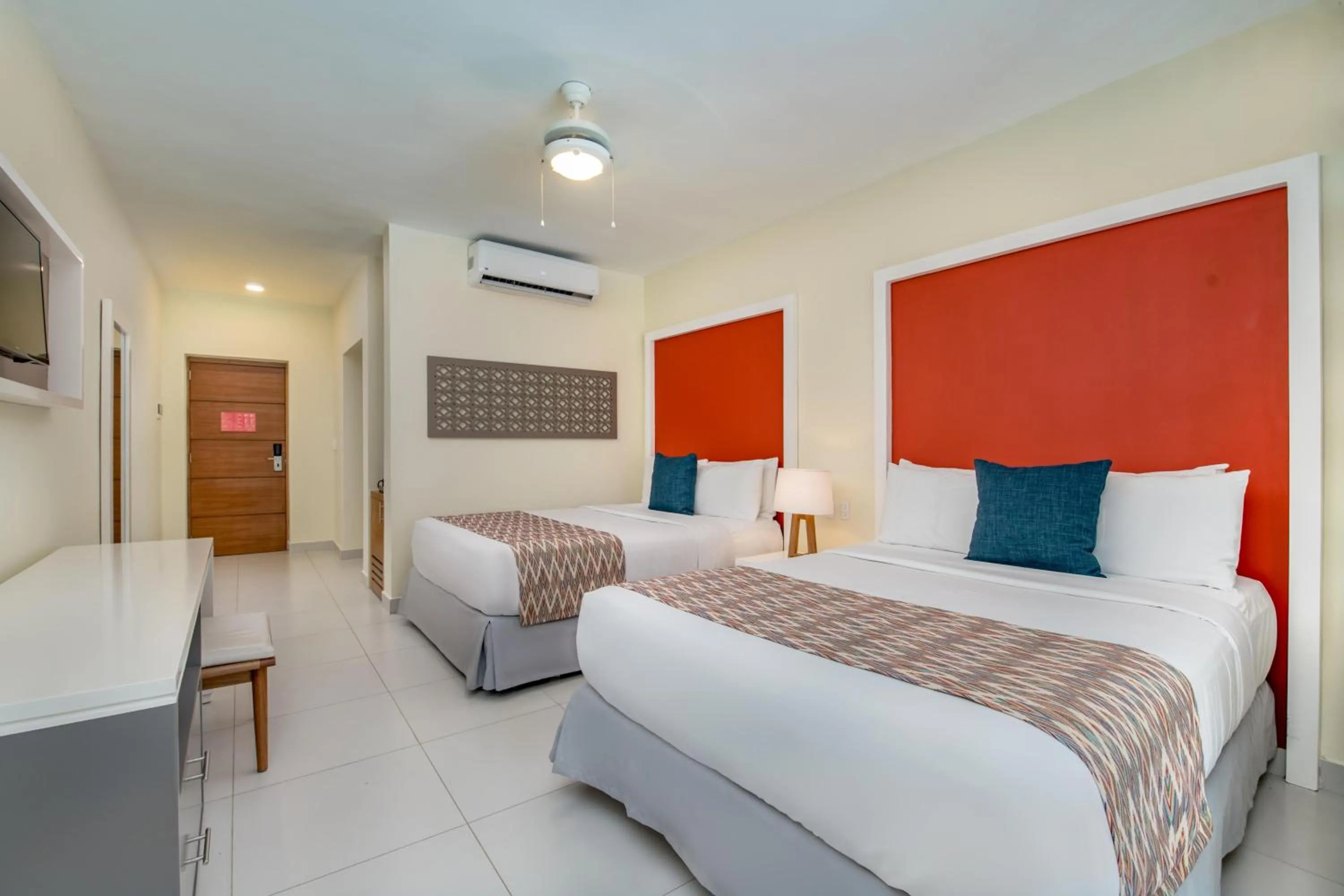 Photo of the whole room, Bed in Emotions by Hodelpa - Juan Dolio