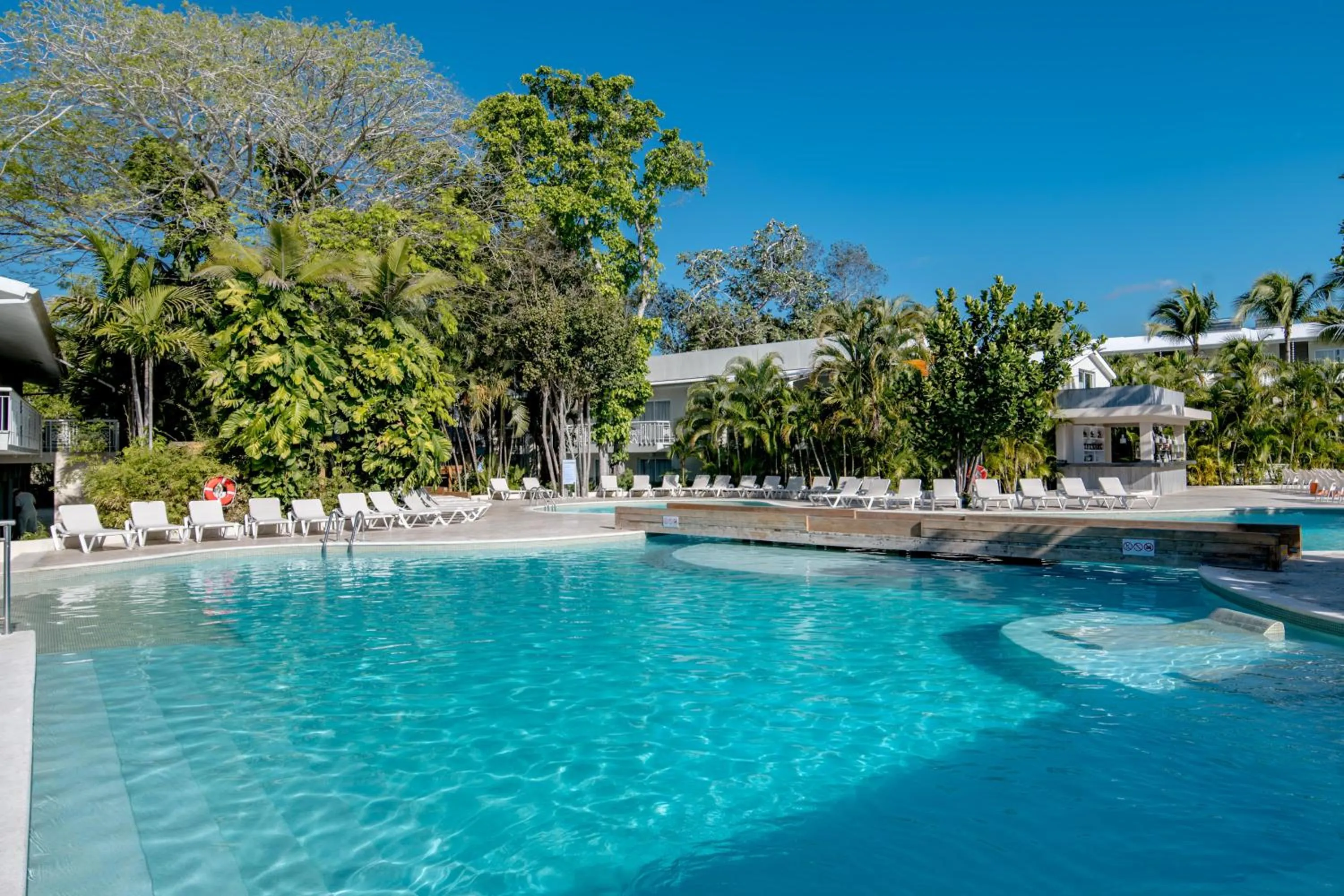 Swimming pool in Emotions by Hodelpa - Juan Dolio