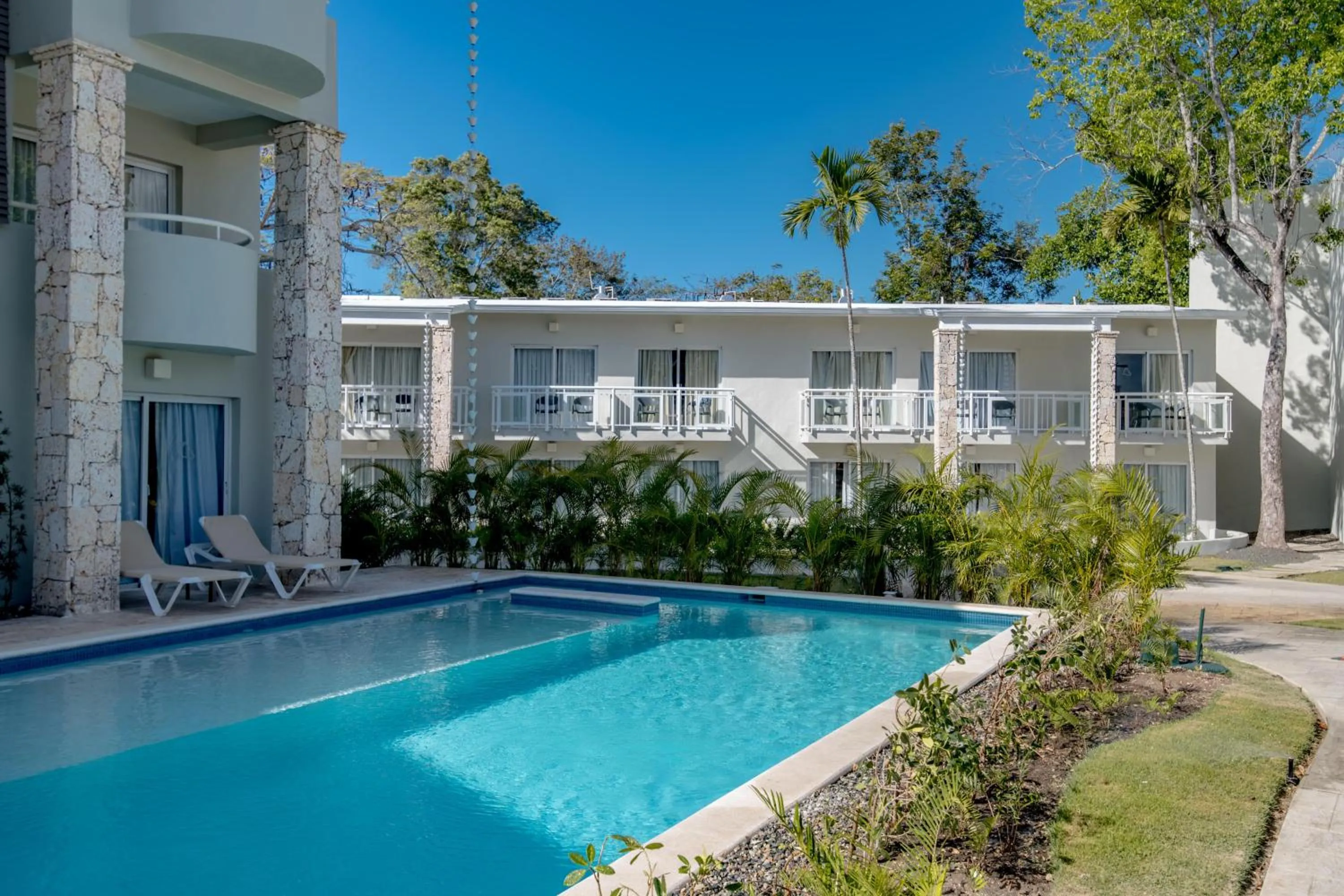 Swimming pool in Emotions by Hodelpa - Juan Dolio