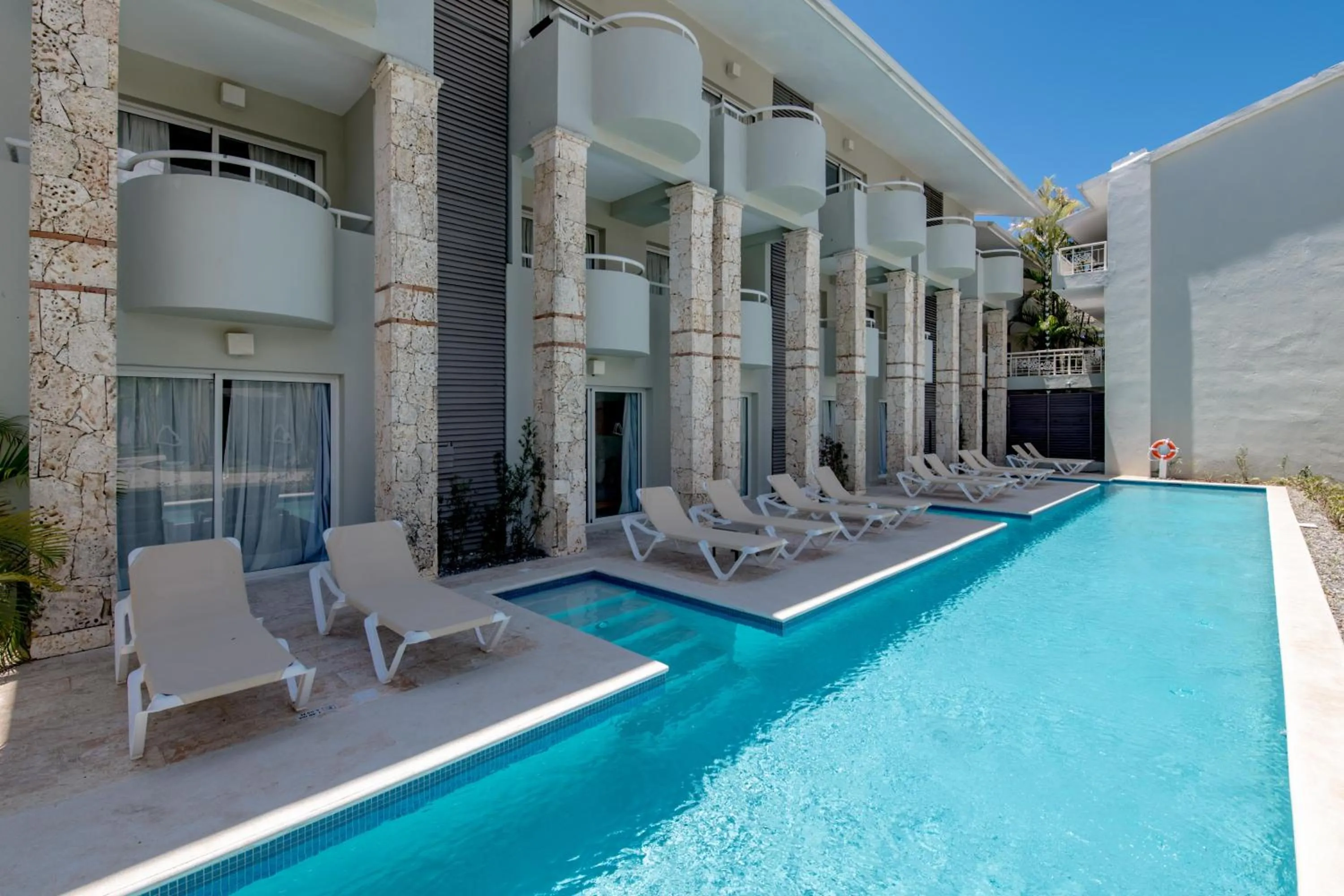 Swimming pool in Emotions by Hodelpa - Juan Dolio