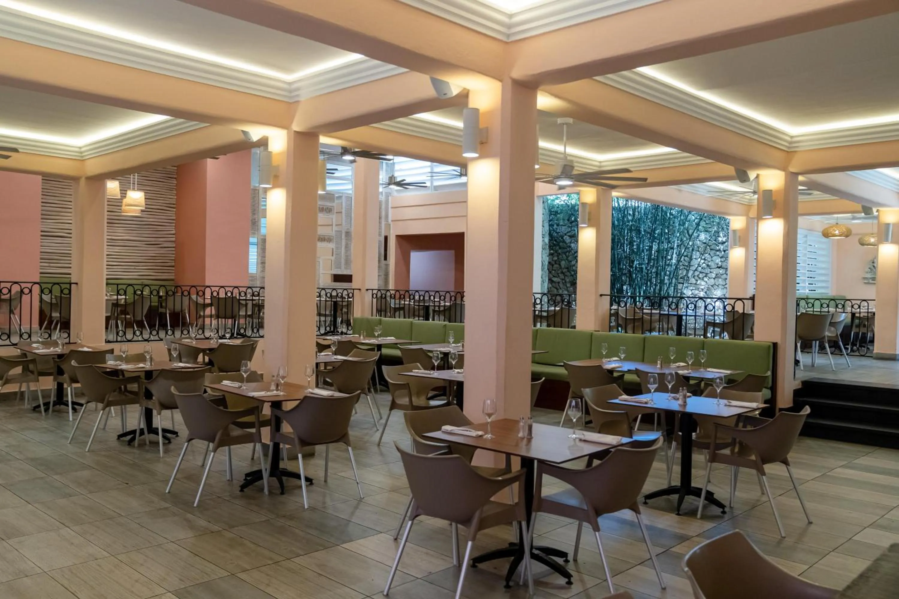 Restaurant/places to eat in Emotions by Hodelpa - Juan Dolio